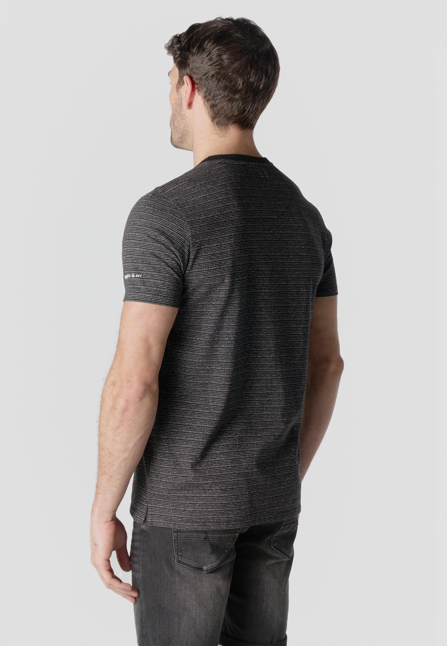 Camiseta Hombre Manga Corta Henley Jaspeada Print Koroshi Negra – Koroshi