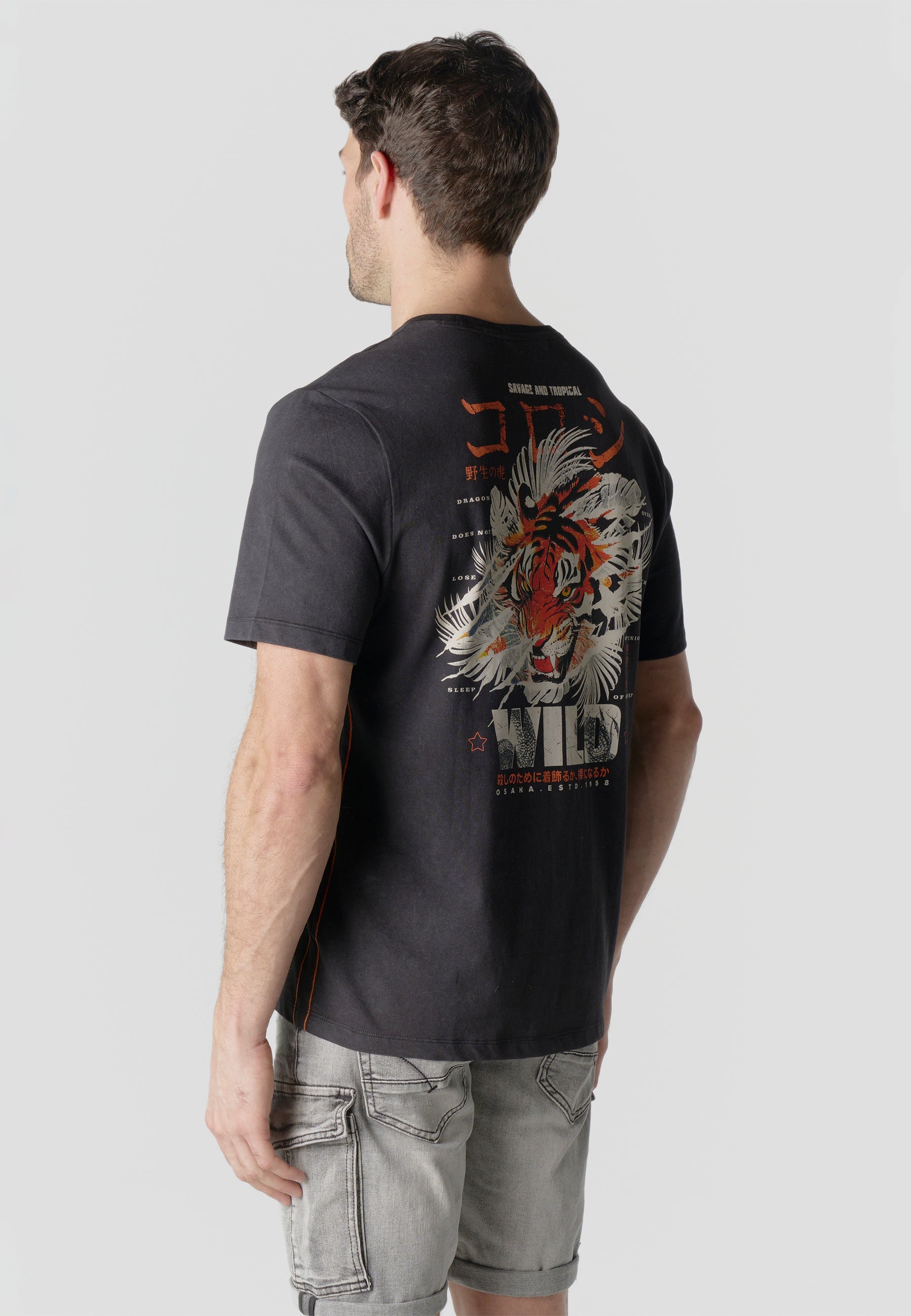 Camiseta Hombre Manga Corta Efecto Lavado Estampado Tigre Negra – Koroshi