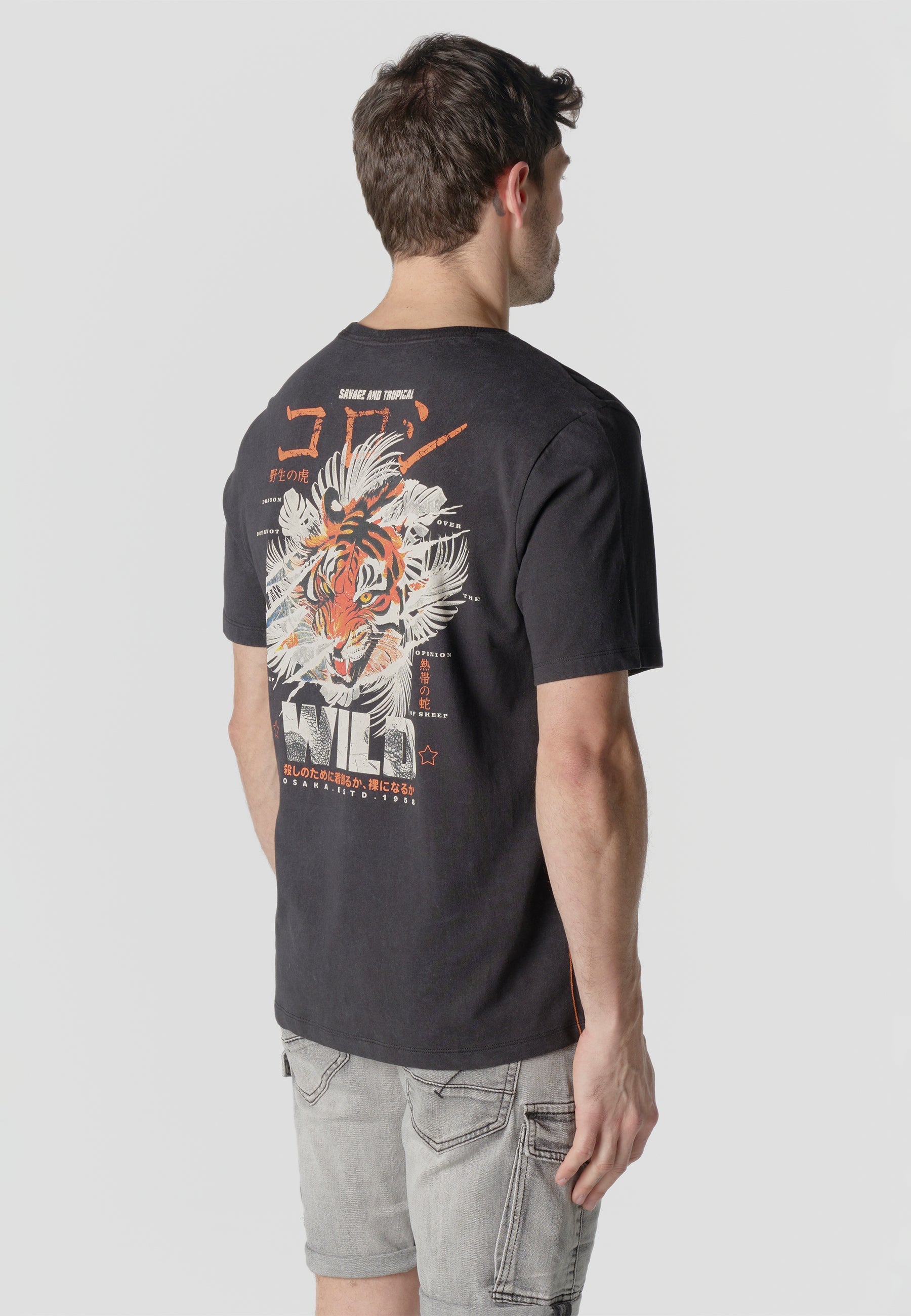 Camiseta Hombre Manga Corta Efecto Lavado Estampado Tigre Negra – Koroshi