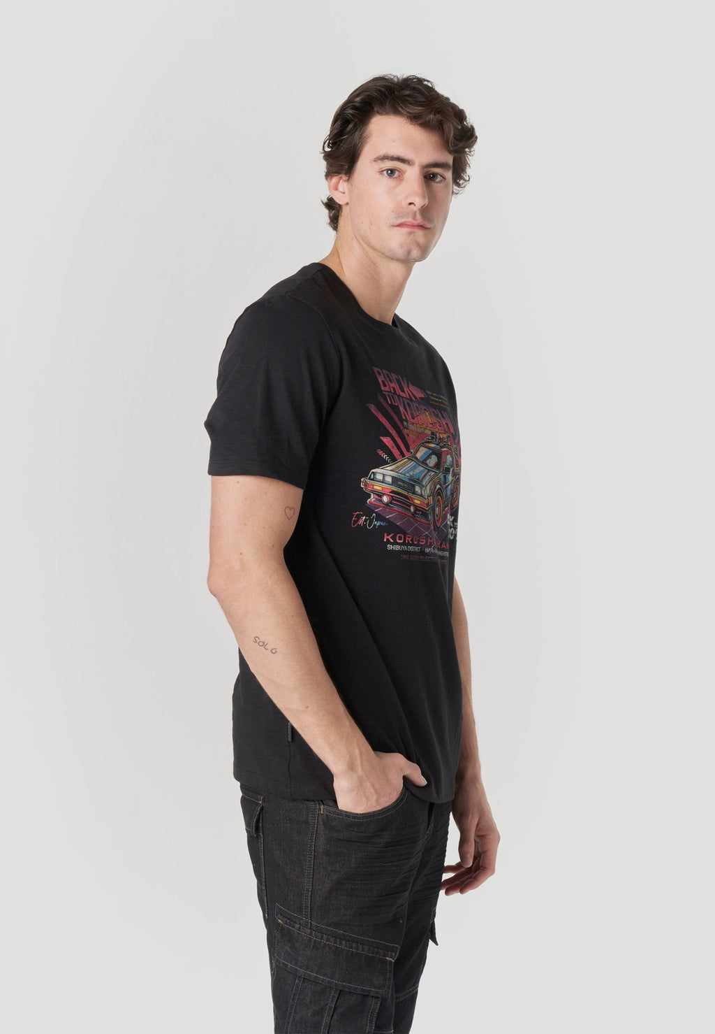 Camiseta Hombre Manga Corta Print Retro 80s Negra – Koroshi