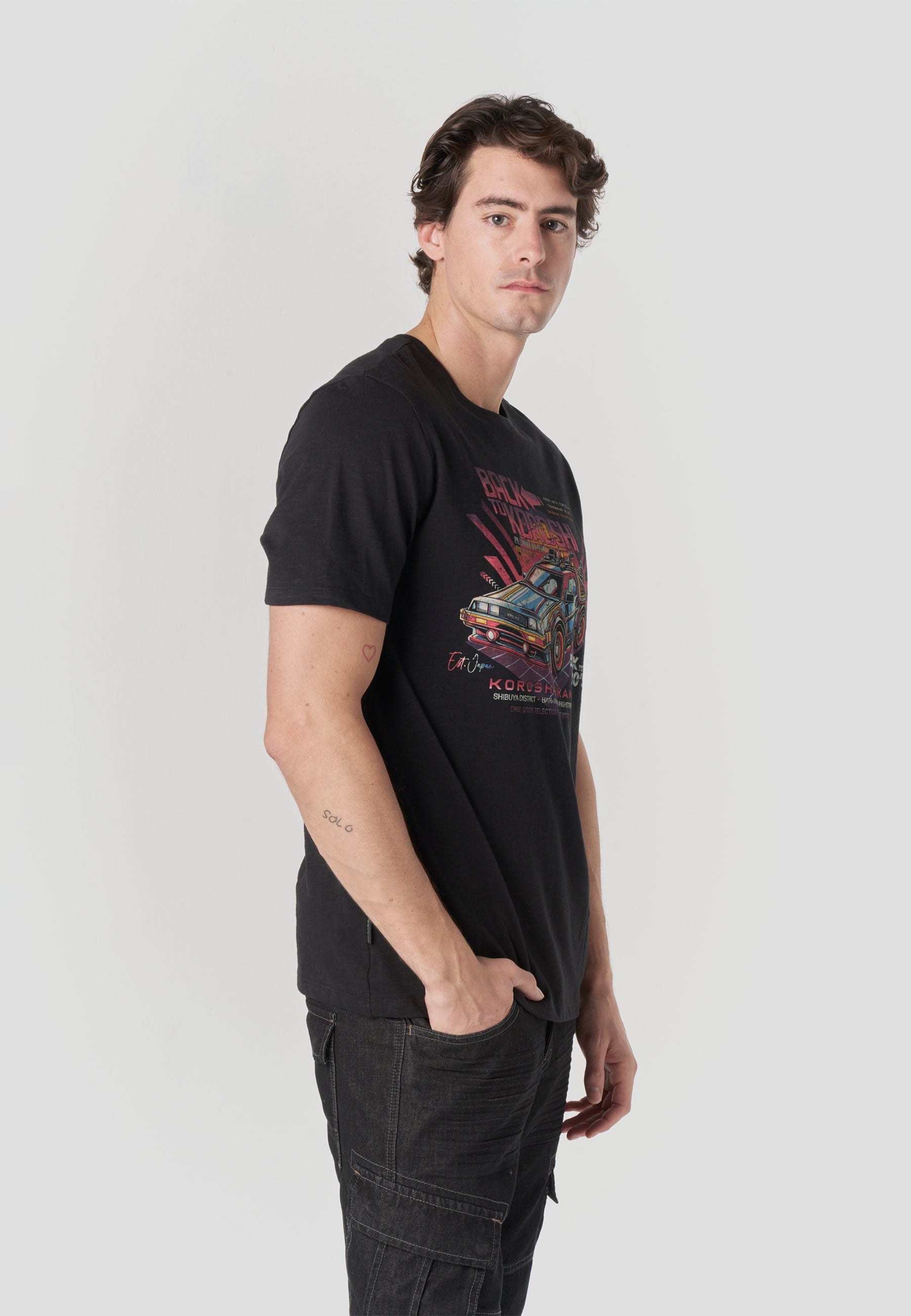 Camiseta Hombre Manga Corta Print Retro 80s Negra – Koroshi