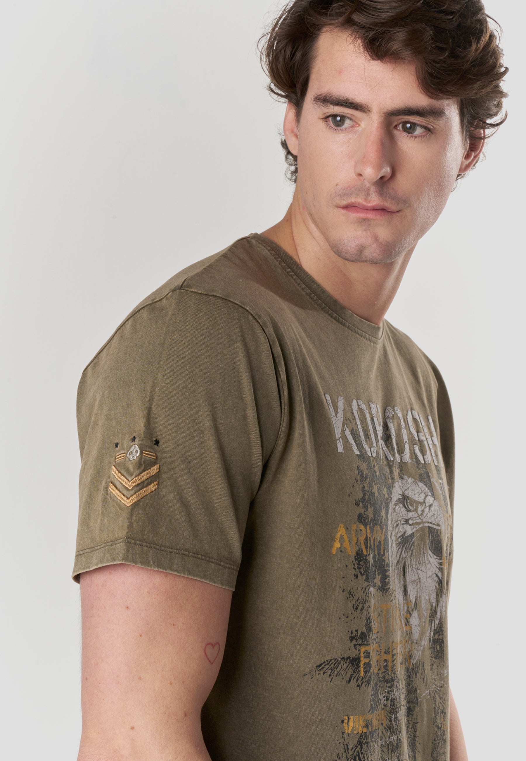 Camiseta Hombre Manga Corta Lavada Print Águila Army Kaki – Koroshi