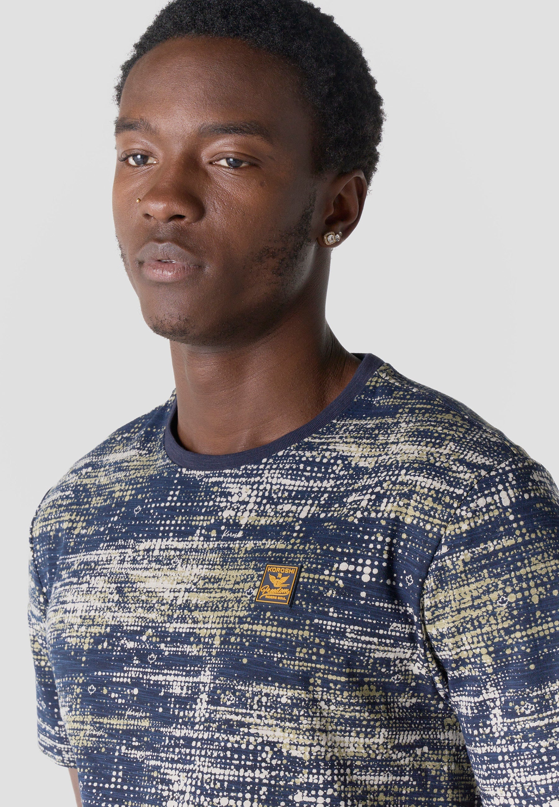 Camiseta Hombre Manga Corta Estampado All Over Textura Navy – Koroshi