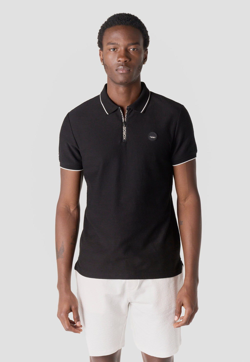 Polo Hombre Manga Corta Cuello Cremallera Texturizado – Koroshi Negro