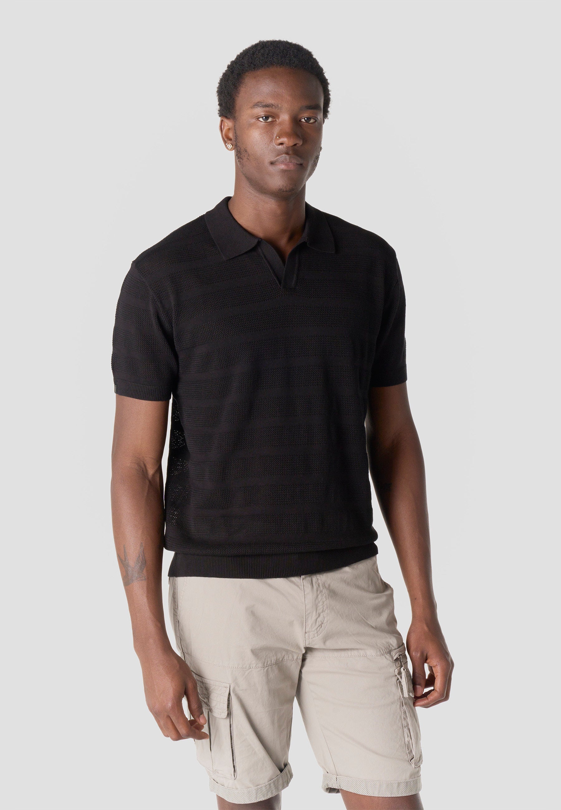 Polo Hombre Manga Corta Punto Calado Rayas Cuello Abierto – Koroshi 2611PC41