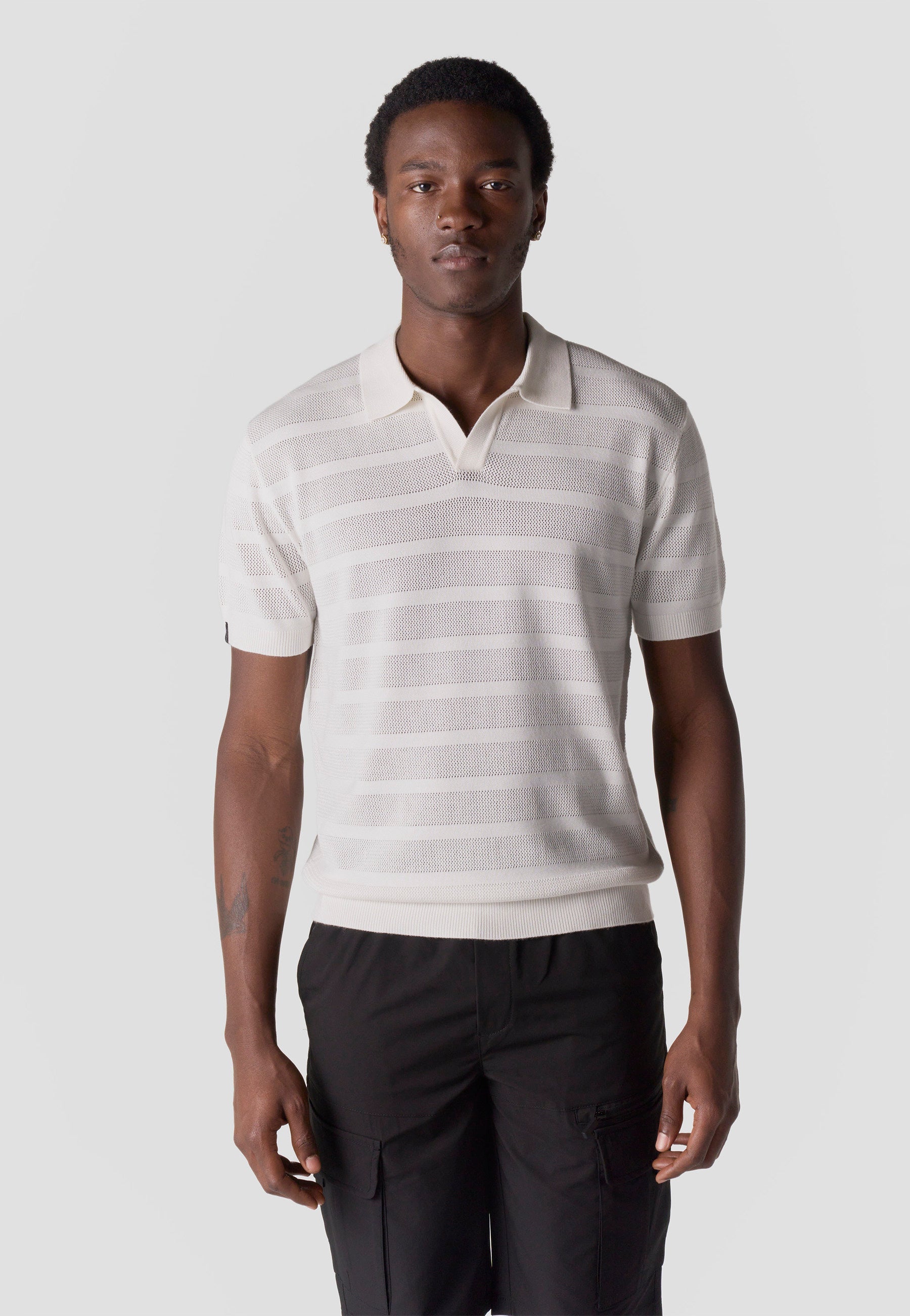 Polo Hombre Manga Corta Punto Calado Rayas Cuello Abierto – Koroshi 2611PC41