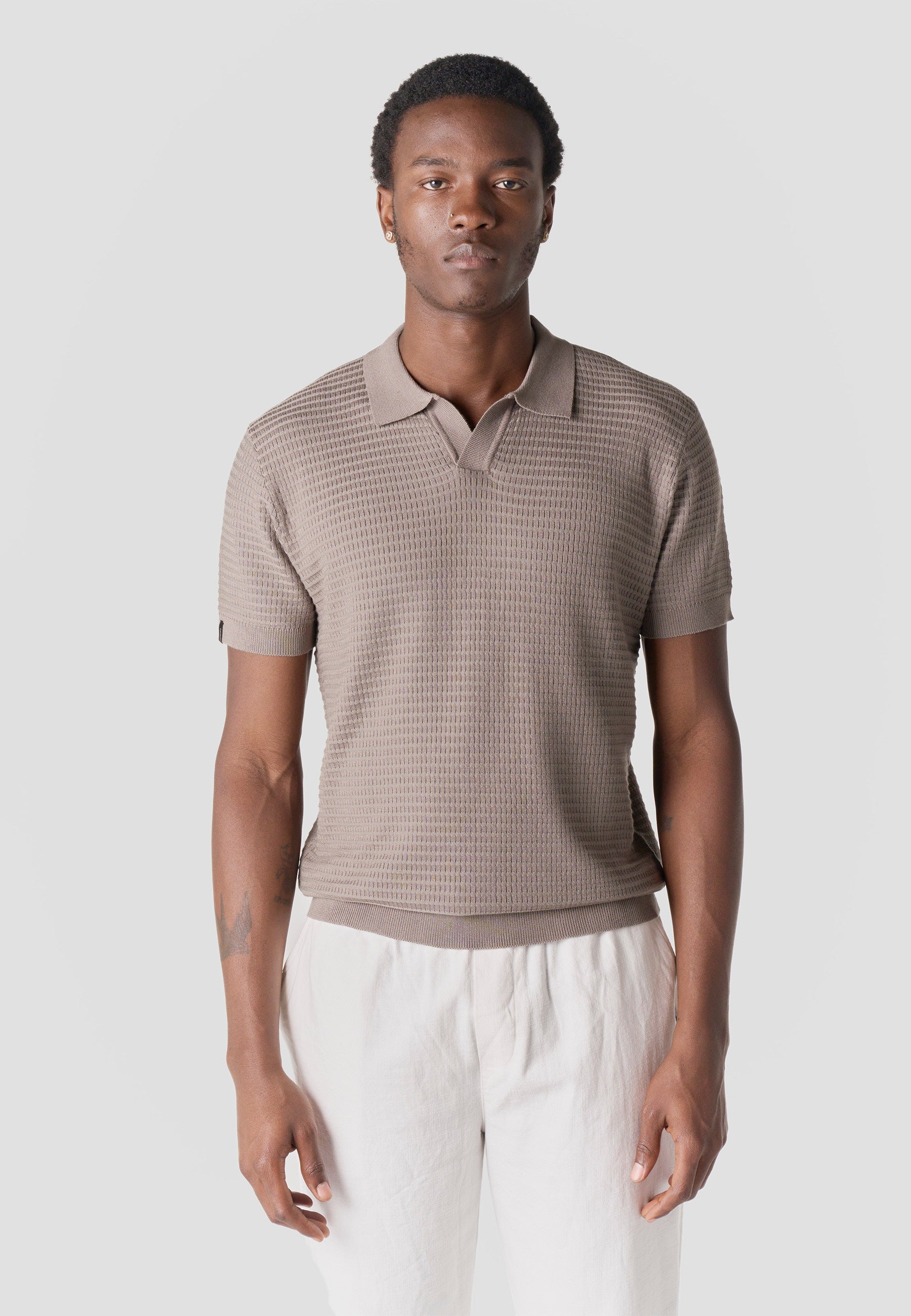 Polo Hombre Manga Corta Punto Estructura Cuello Abierto – Koroshi 2611PC47