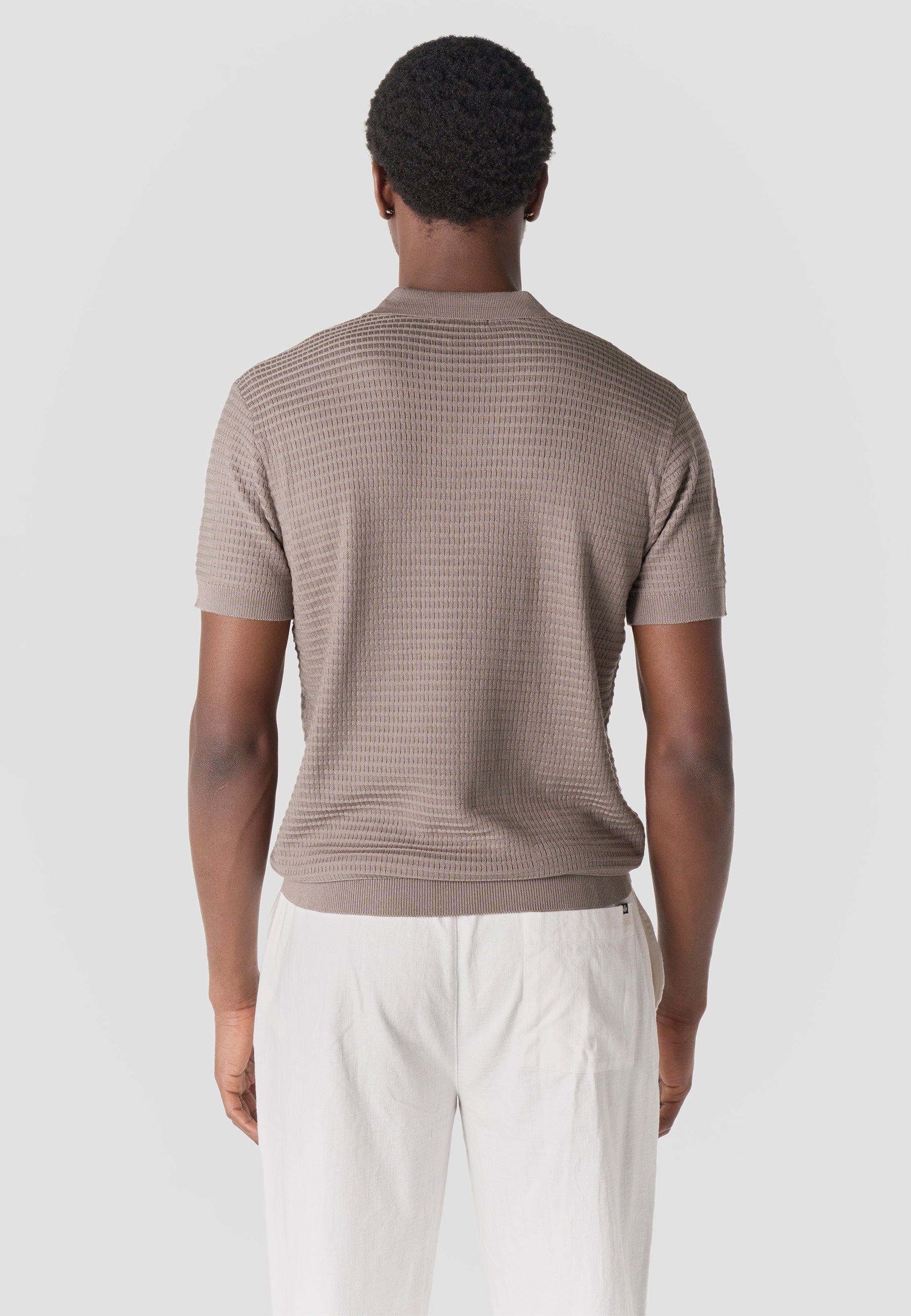 Polo Hombre Manga Corta Punto Estructura Cuello Abierto – Koroshi 2611PC47