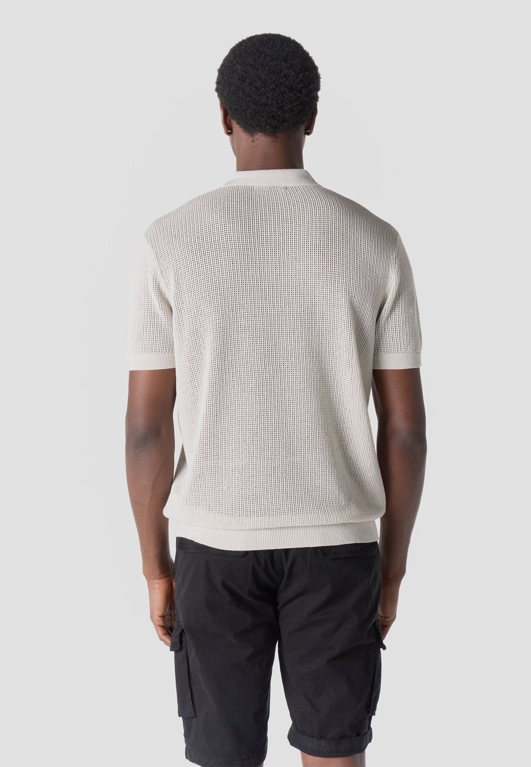 Polo Hombre Manga Corta Punto Calado Cuello Abierto Piedra – Koroshi