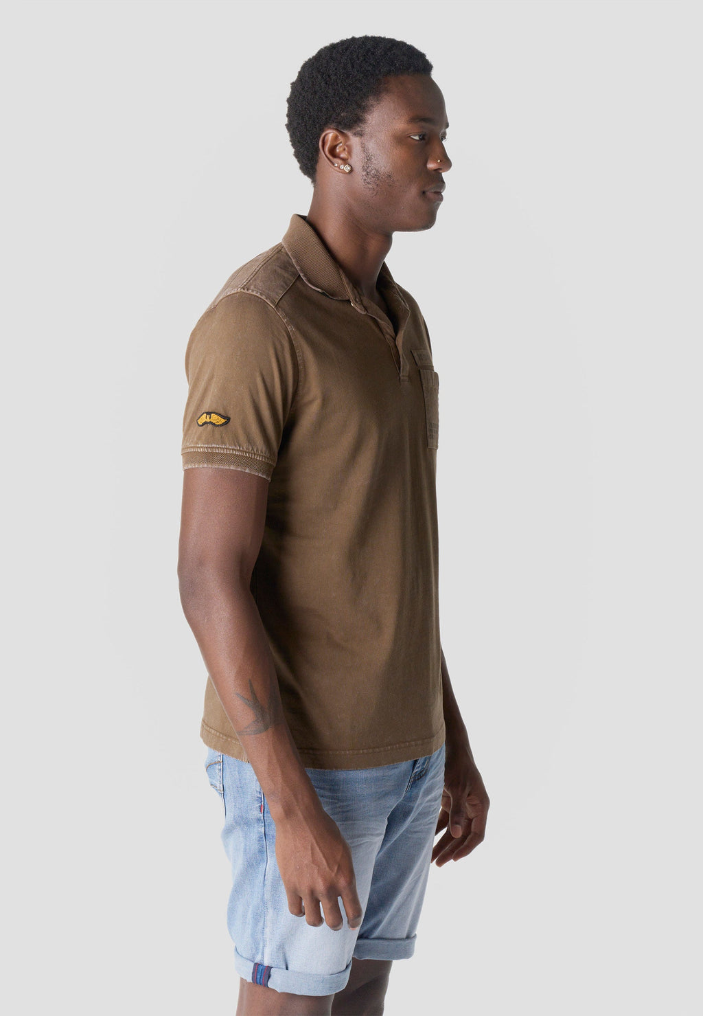 Polo Hombre Manga Corta Algodón Lavado con Bolsillo Marrón – Koroshi
