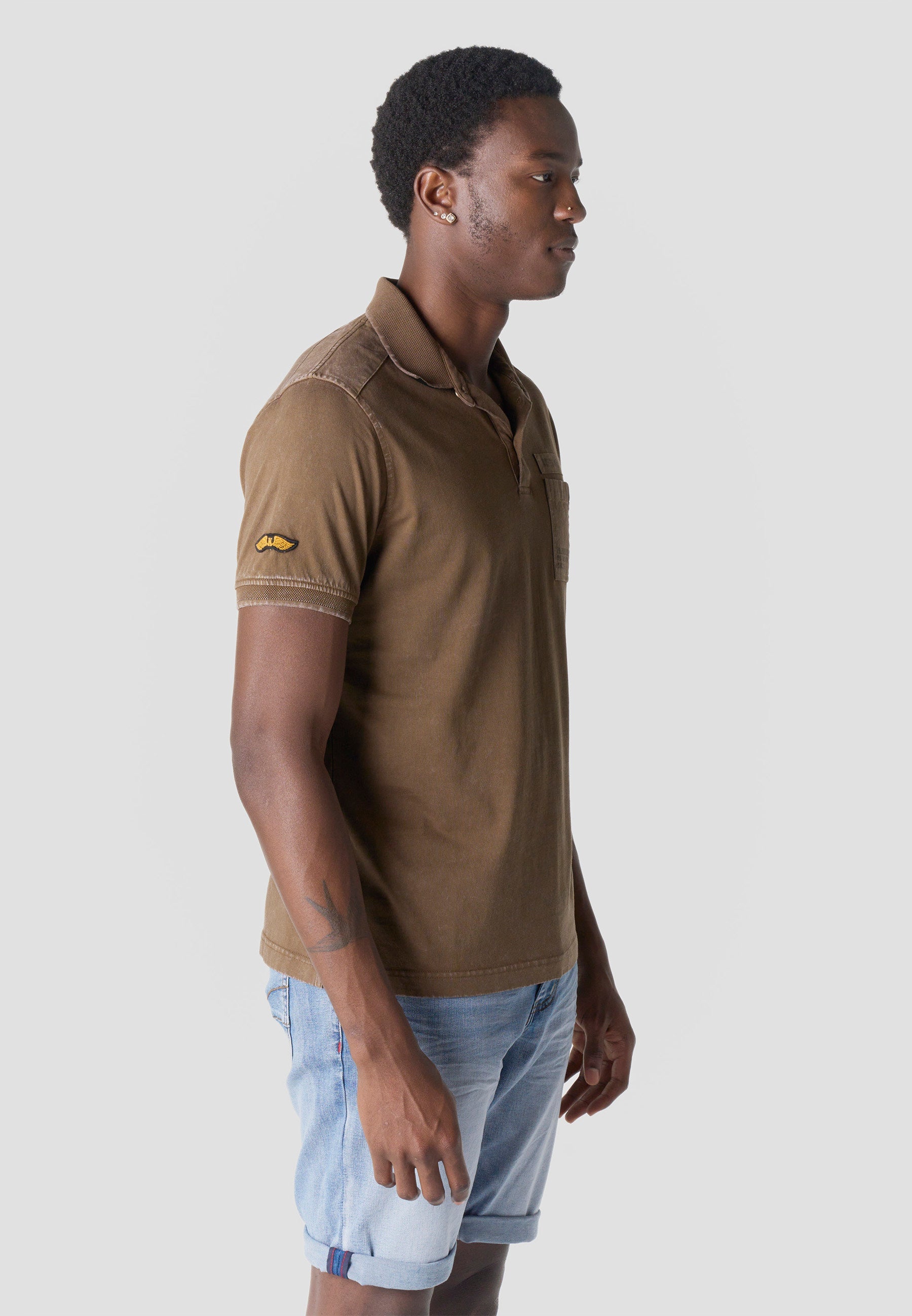 Polo Hombre Manga Corta Algodón Lavado con Bolsillo Marrón – Koroshi