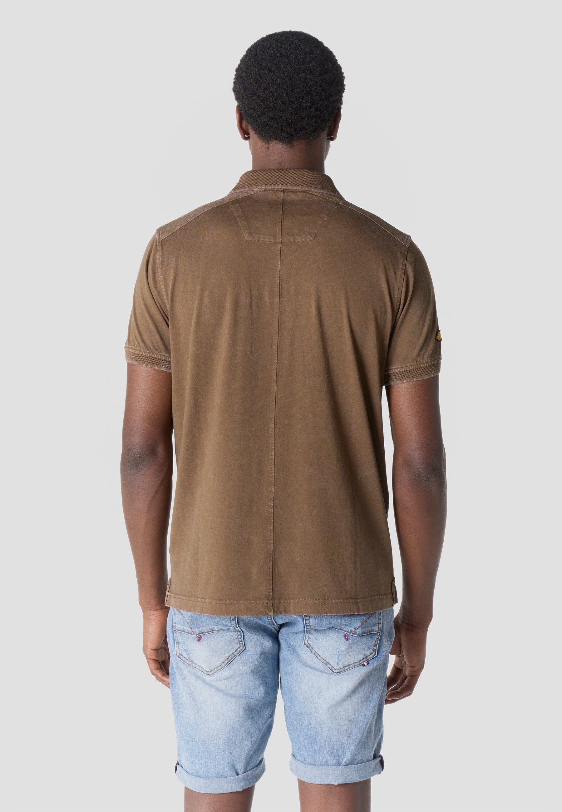 Polo Hombre Manga Corta Algodón Lavado con Bolsillo Marrón – Koroshi