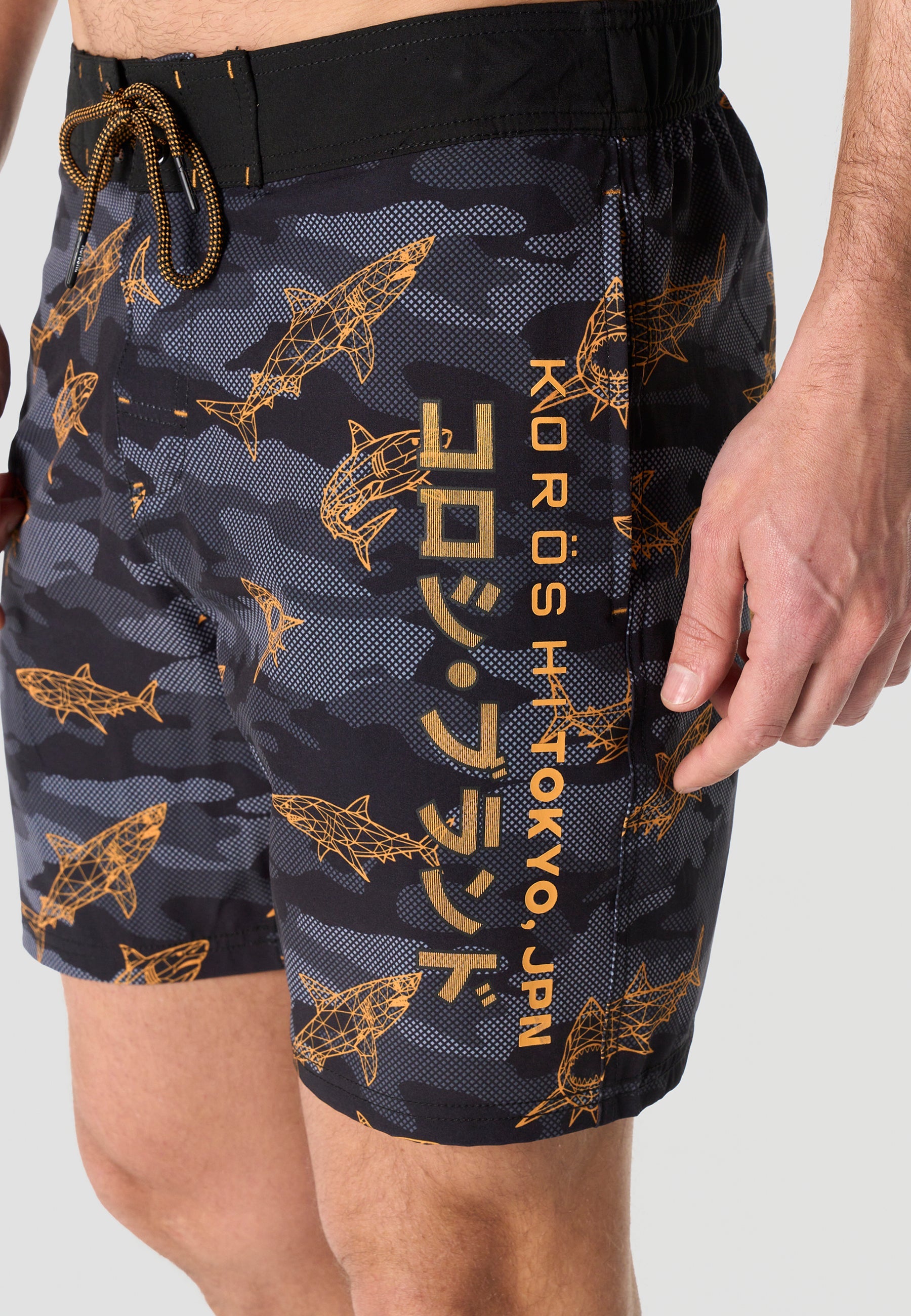 Bañador Hombre Surfero Estampado Tiburones – Koroshi Negro