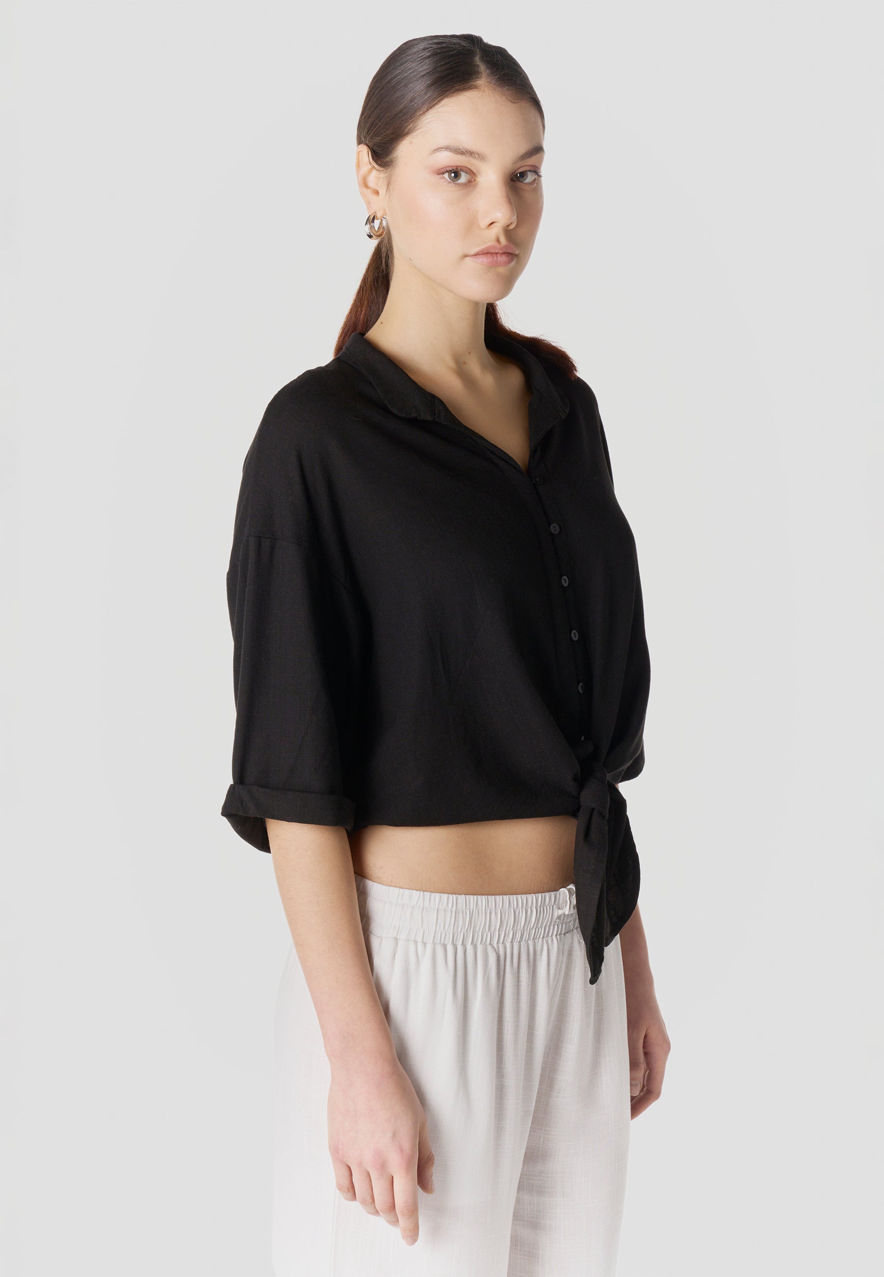 Camisa Mujer Lino Manga Corta con Nudo – Koroshi Negra