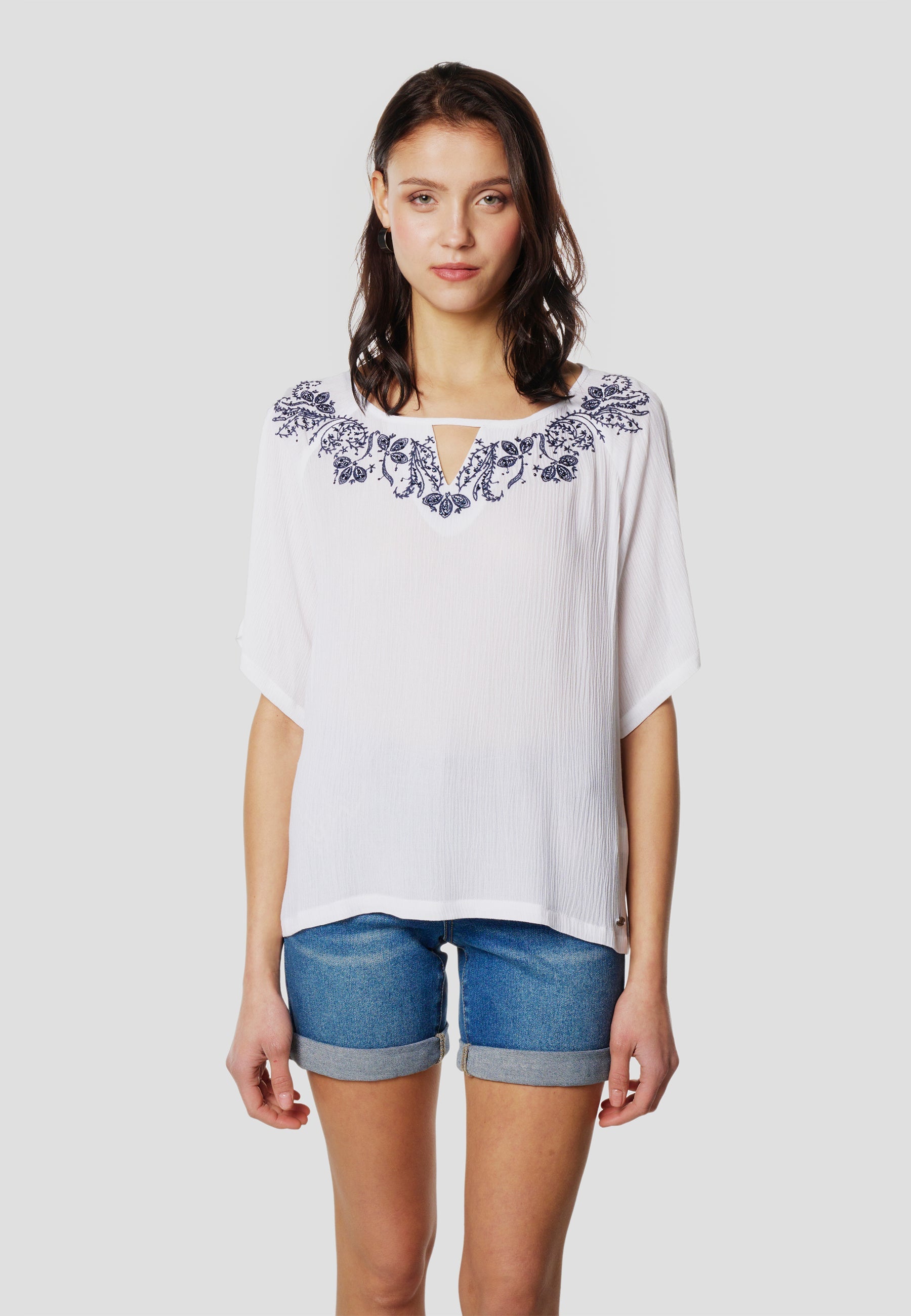 Blusa Mujer Manga Corta Escote con Bordado Floral – Koroshi 2612BL13