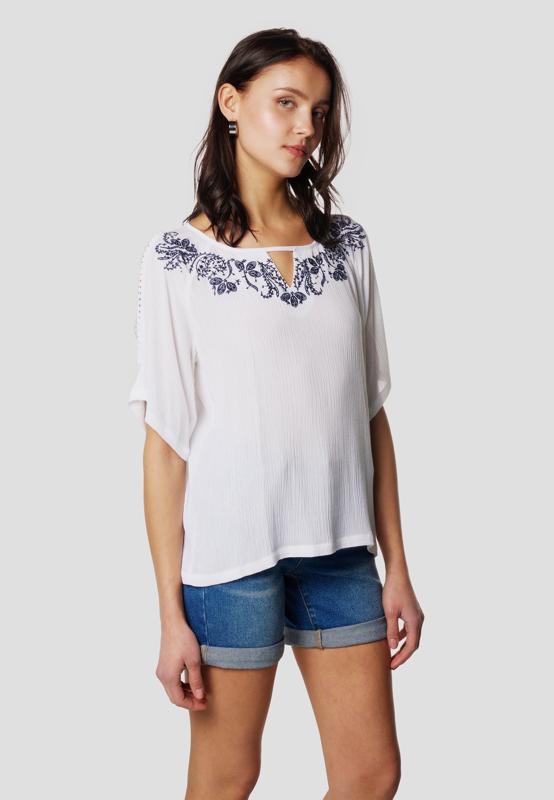 Blusa Mujer Manga Corta Escote con Bordado Floral – Koroshi 2612BL13