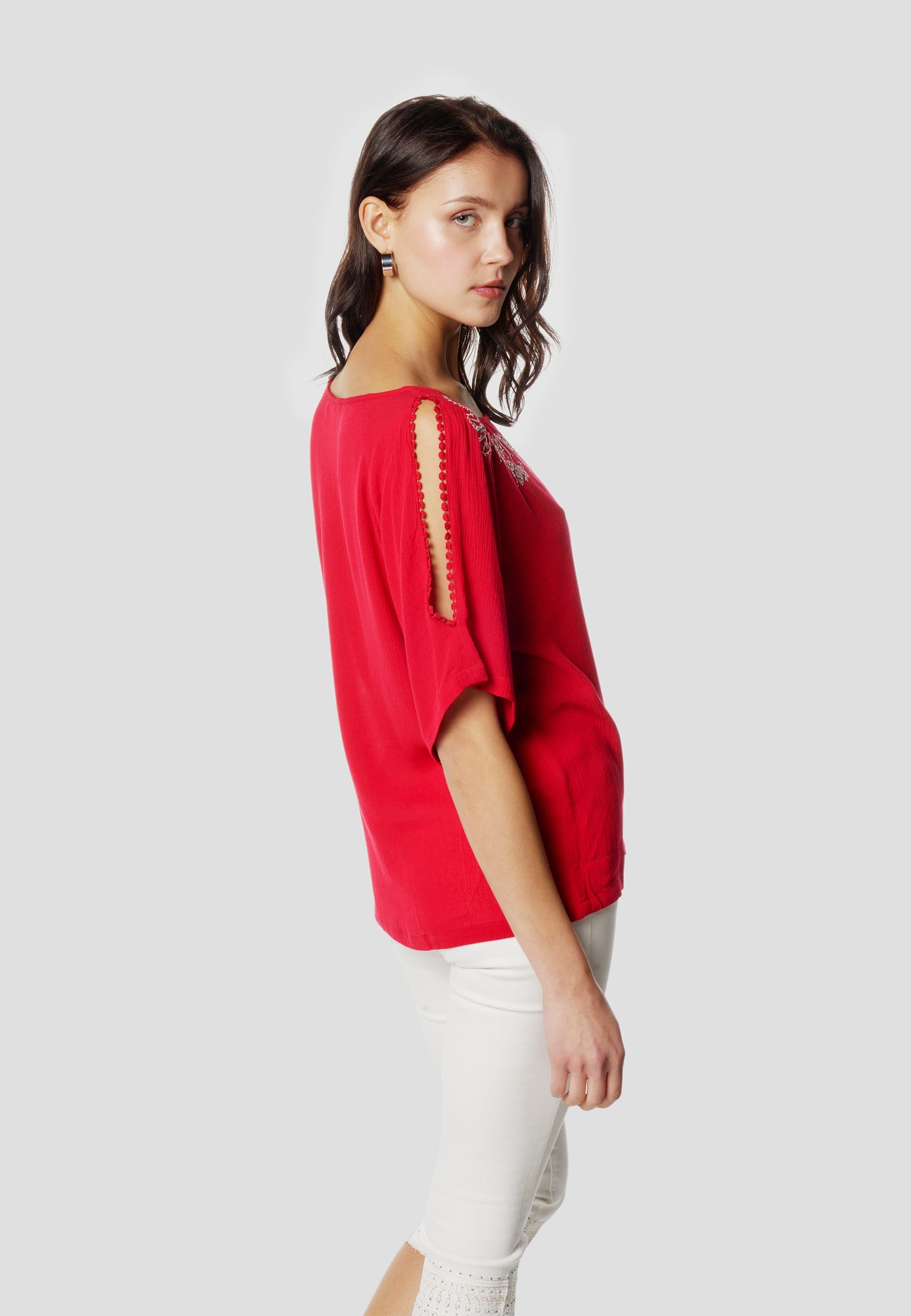 Blusa Mujer Manga Corta Escote con Bordado Floral – Koroshi 2612BL13