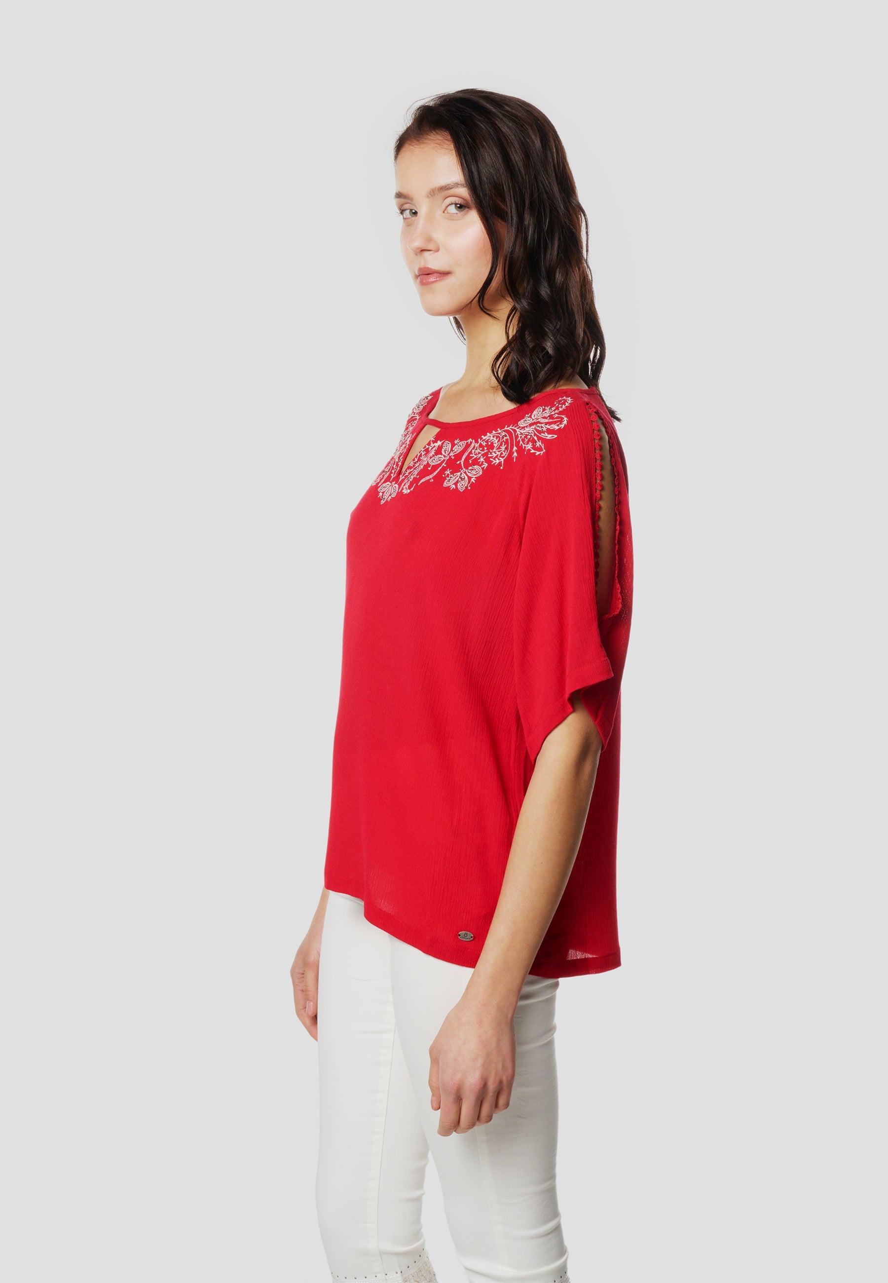 Blusa Mujer Manga Corta Escote con Bordado Floral – Koroshi 2612BL13