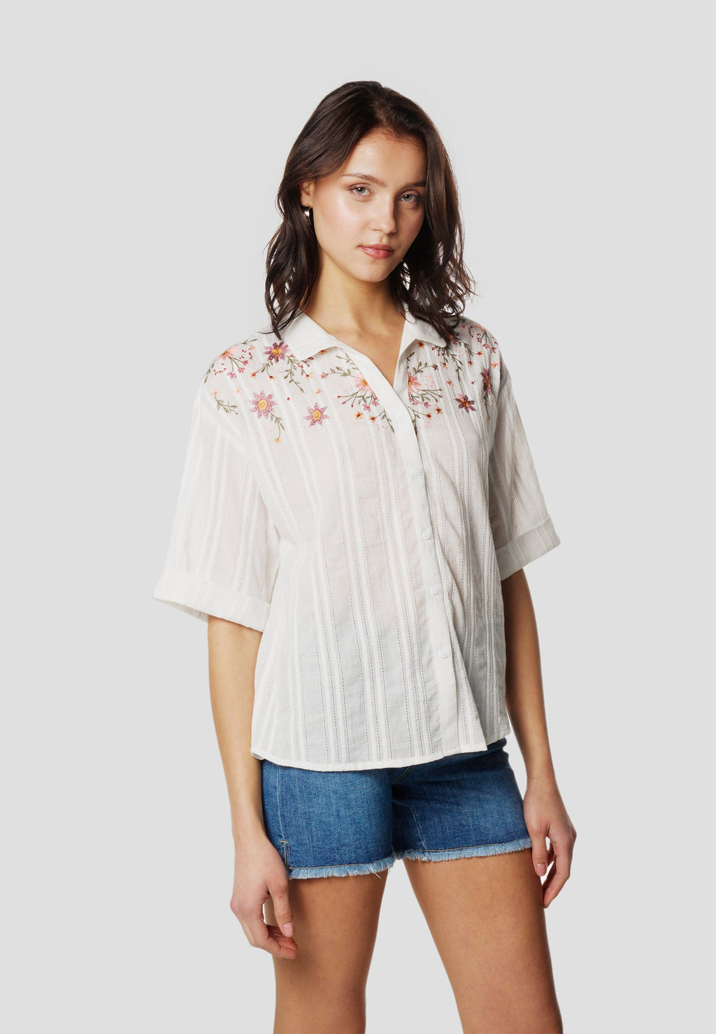 Camisa Mujer Manga Corta Bordado Floral y Rayas Caladas – Koroshi Blanco