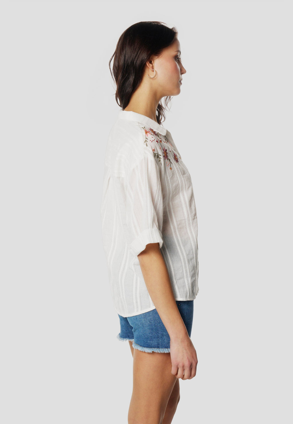 Camisa Mujer Manga Corta Bordado Floral y Rayas Caladas – Koroshi Blanco