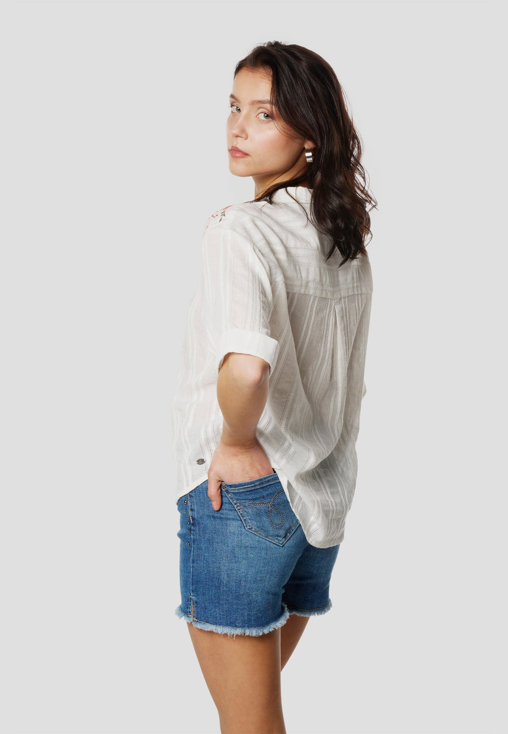 Camisa Mujer Manga Corta Bordado Floral y Rayas Caladas – Koroshi Blanco