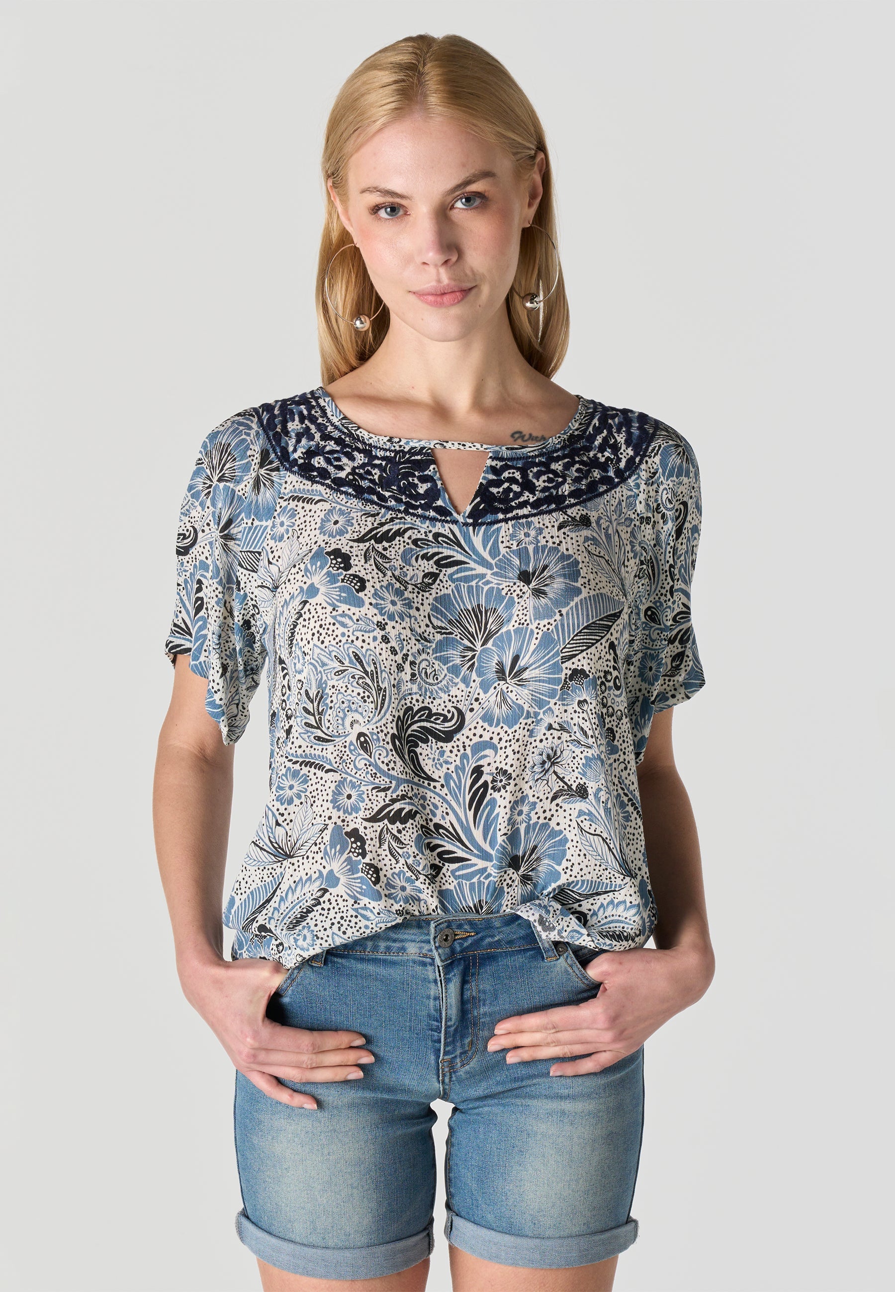 Blusa Mujer Manga Corta Escote Redondo Estampado Floral – Koroshi Azul