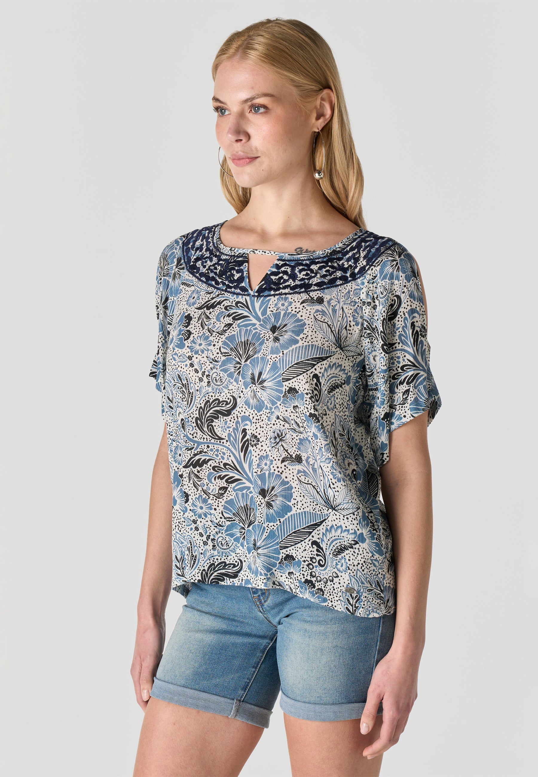 Blusa Mujer Manga Corta Escote Redondo Estampado Floral – Koroshi Azul
