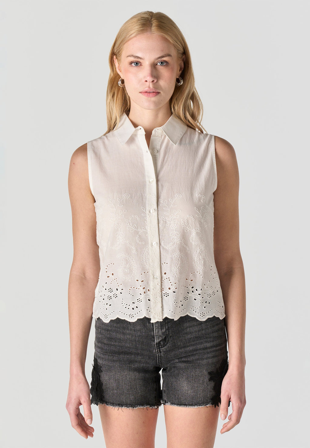 Camisa Mujer Sin Mangas Bordado Inglés Cuello Camisero – Koroshi 2612BL23
