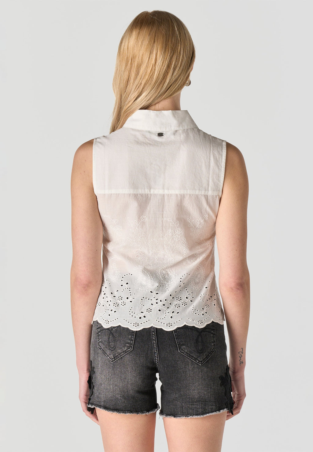 Camisa Mujer Sin Mangas Bordado Inglés Cuello Camisero – Koroshi 2612BL23