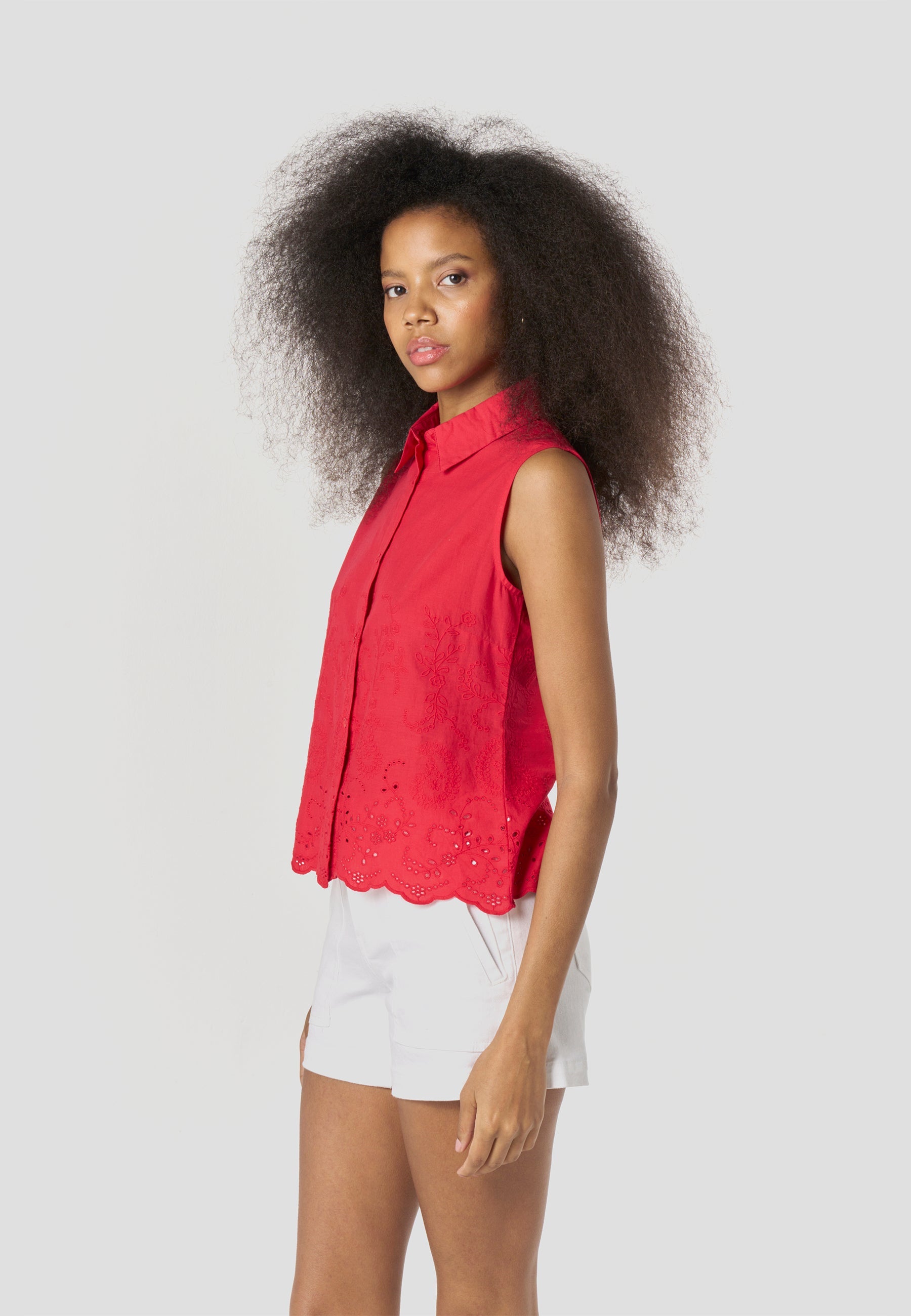 Camisa Mujer Sin Mangas Bordado Inglés Cuello Camisero – Koroshi 2612BL23