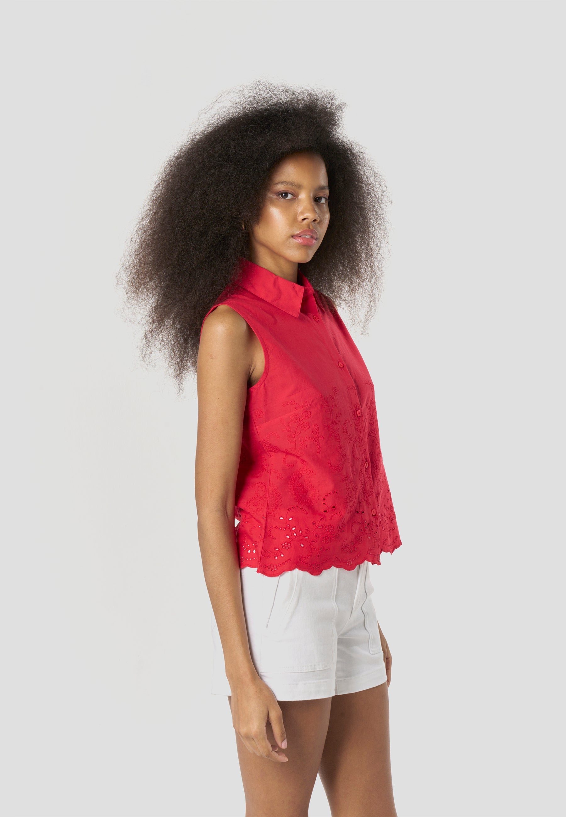 Camisa Mujer Sin Mangas Bordado Inglés Cuello Camisero – Koroshi 2612BL23