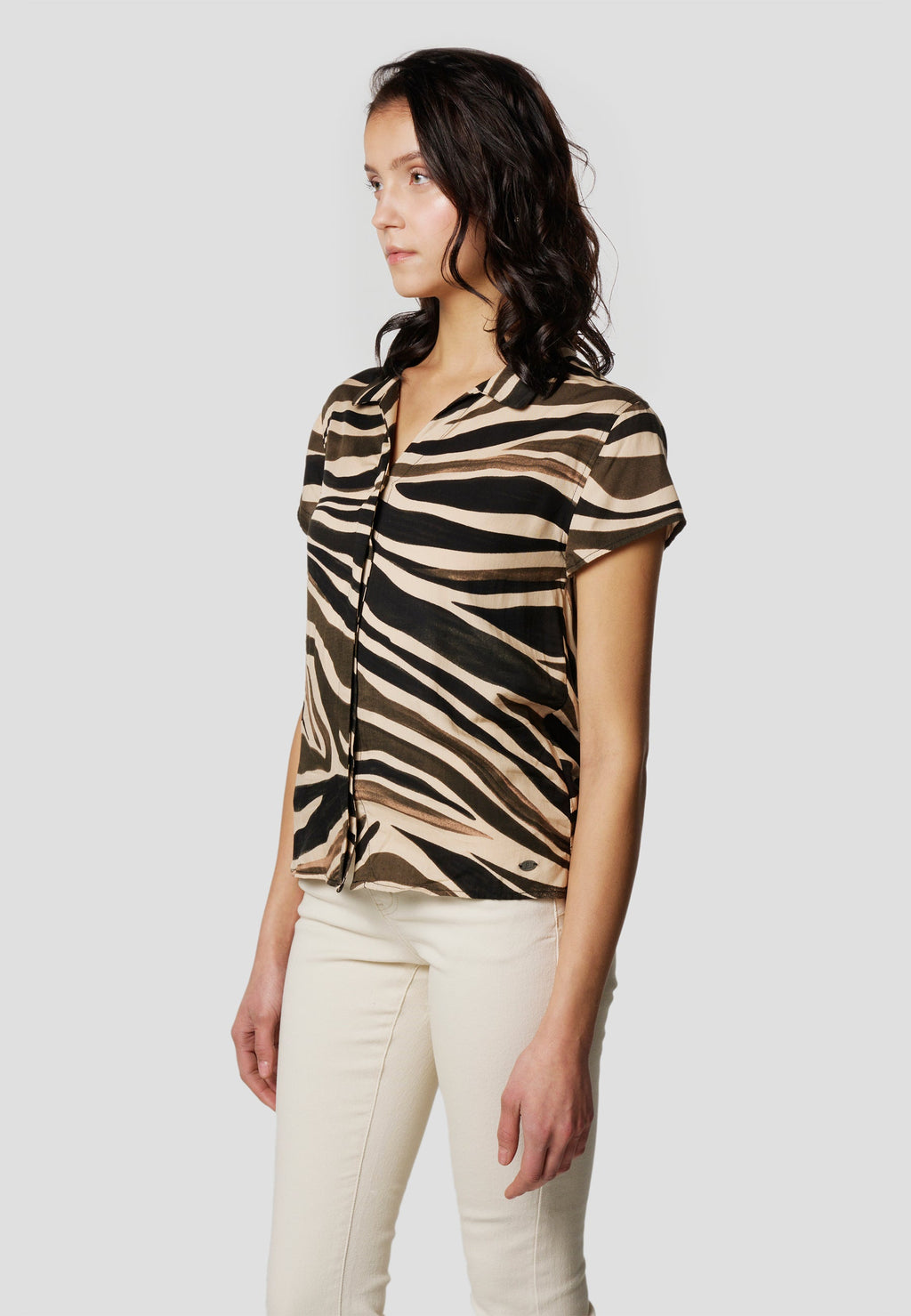 Camisa Mujer Manga Corta Estampado Animal Cuello Solapa – Koroshi Marrón