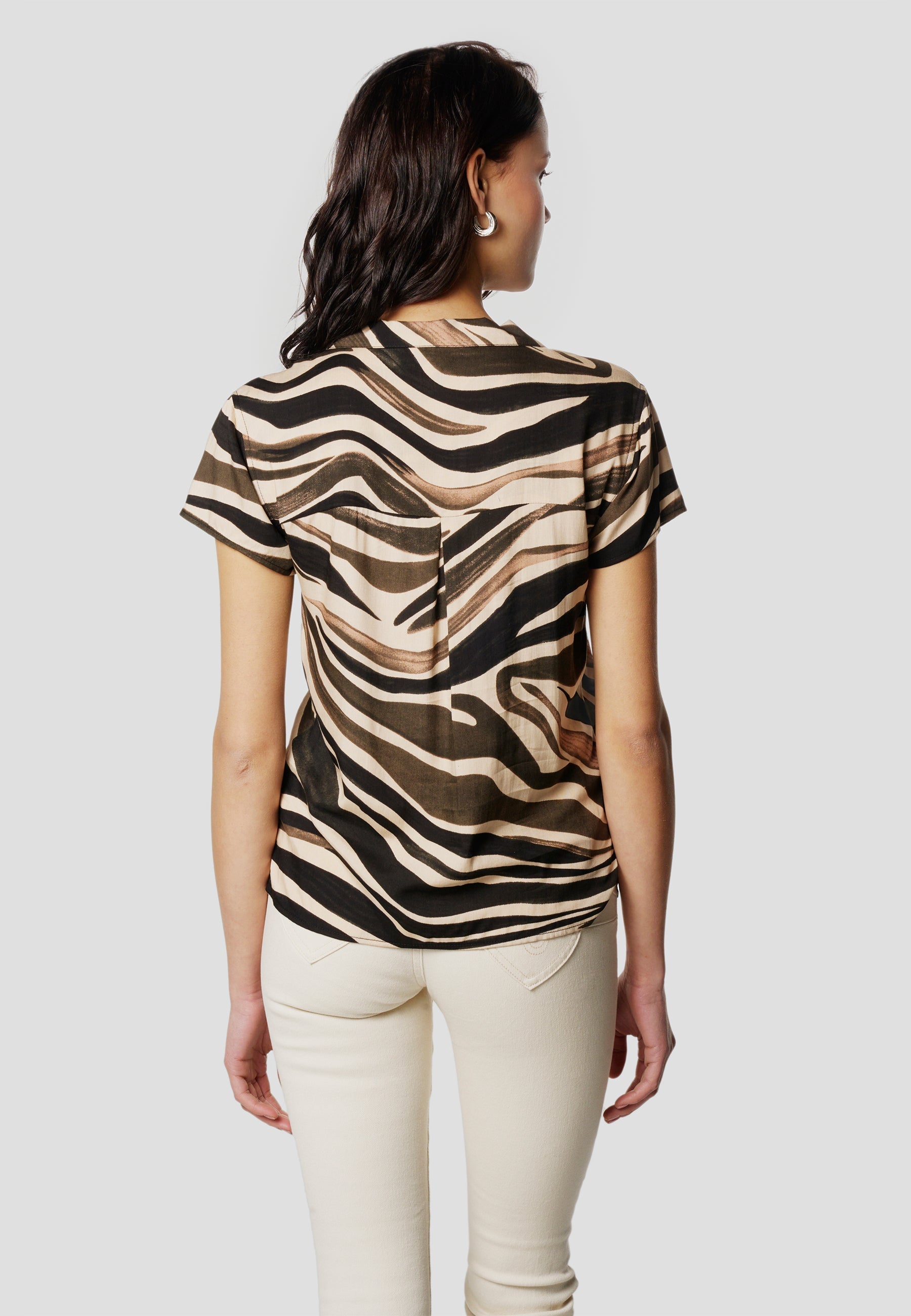 Camisa Mujer Manga Corta Estampado Animal Cuello Solapa – Koroshi Marrón