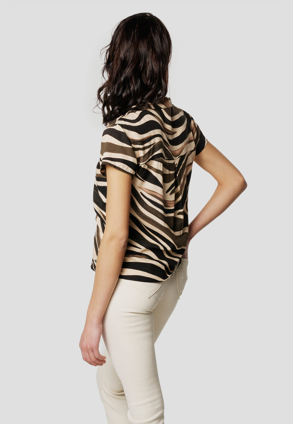 Camisa Mujer Manga Corta Estampado Animal Cuello Solapa – Koroshi Marrón