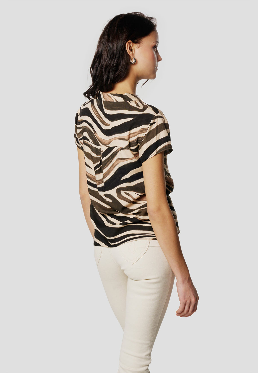 Camisa Mujer Manga Corta Estampado Animal Cuello Solapa – Koroshi Marrón