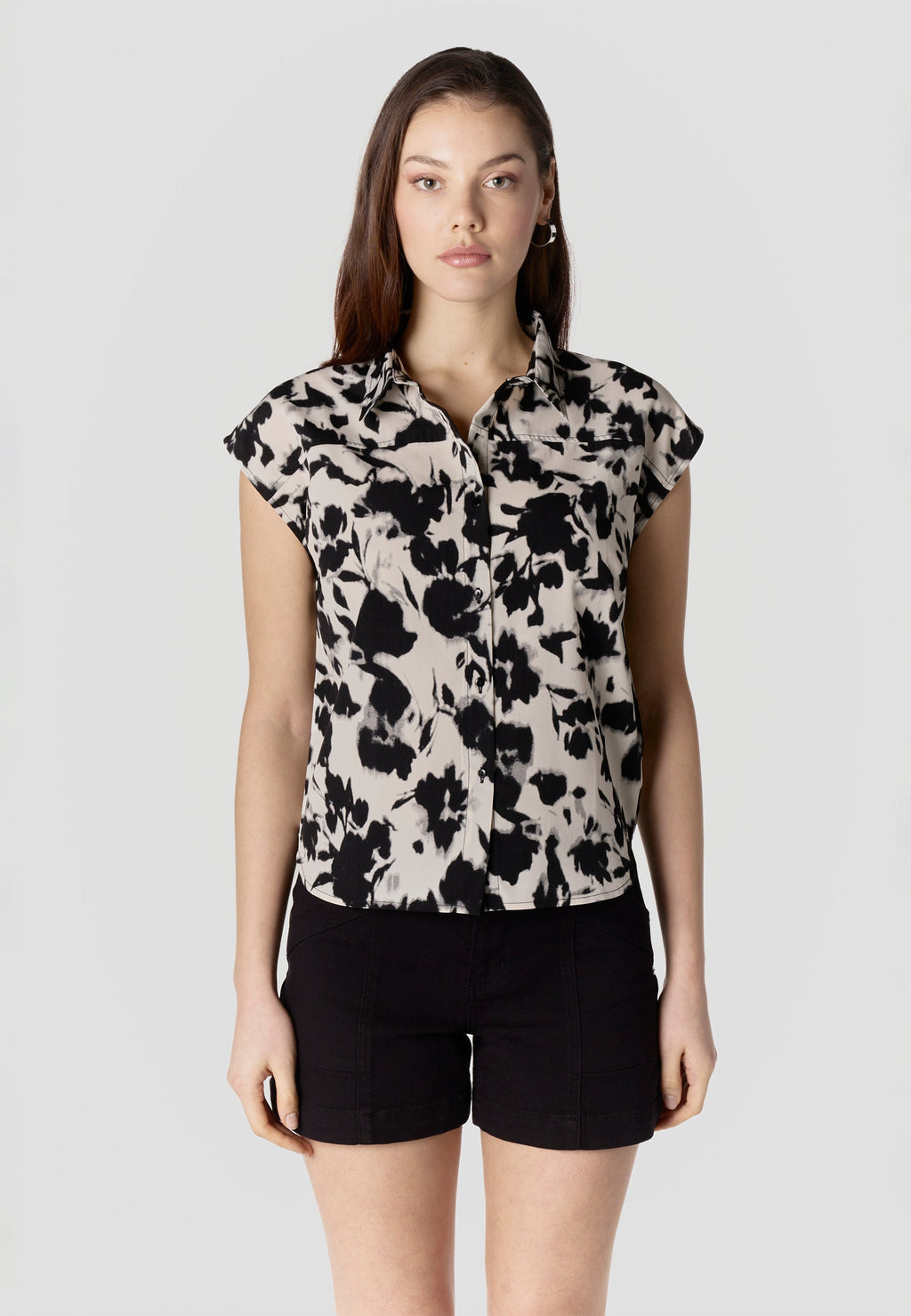 Camisa Mujer Manga Corta Estampado Floral Cuello Camisero – Koroshi Negra