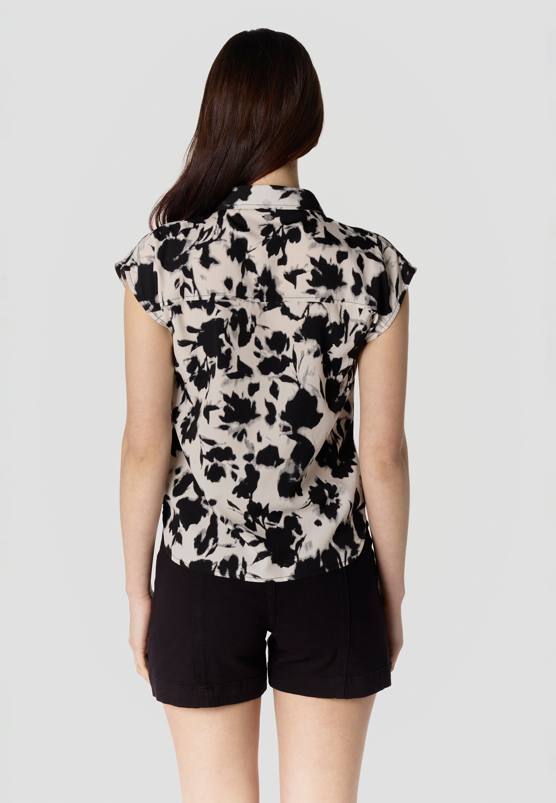 Camisa Mujer Manga Corta Estampado Floral Cuello Camisero – Koroshi Negra