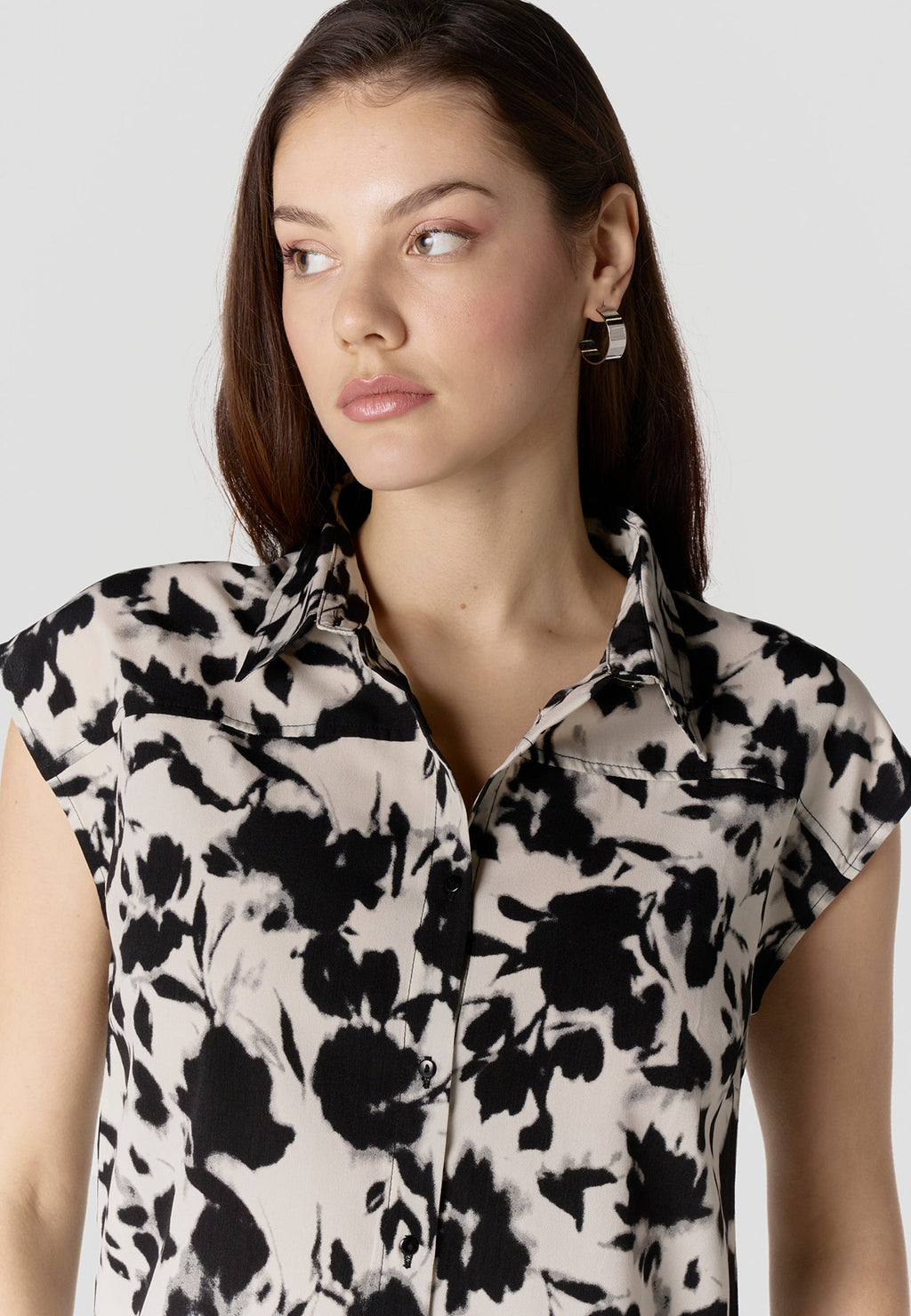 Camisa Mujer Manga Corta Estampado Floral Cuello Camisero – Koroshi Negra