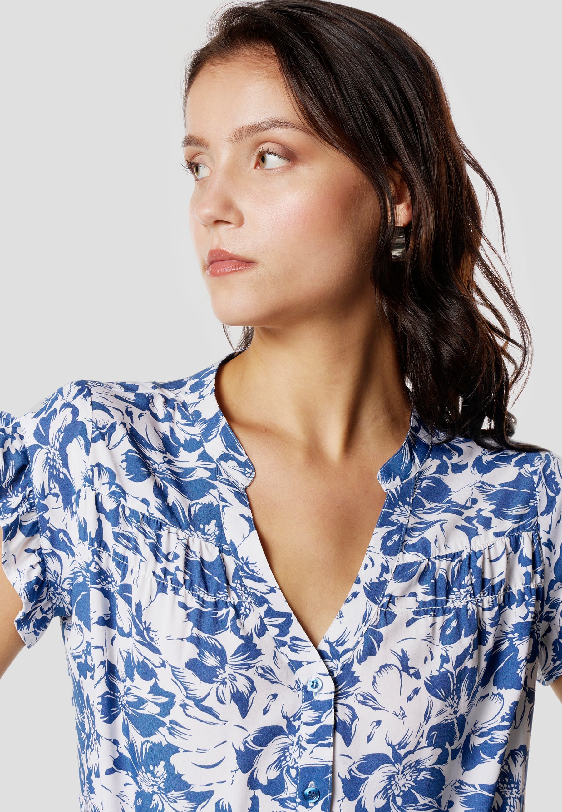 Blusa Mujer Manga Corta Volante Escote Pico Estampada – Koroshi 2612BL35