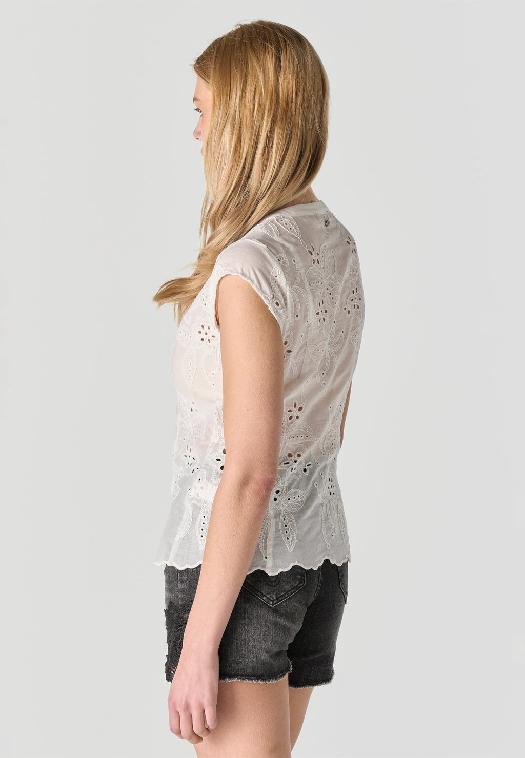 Blusa Mujer Manga Corta Bordado Inglés Cuello Pico – Koroshi 2612BL36