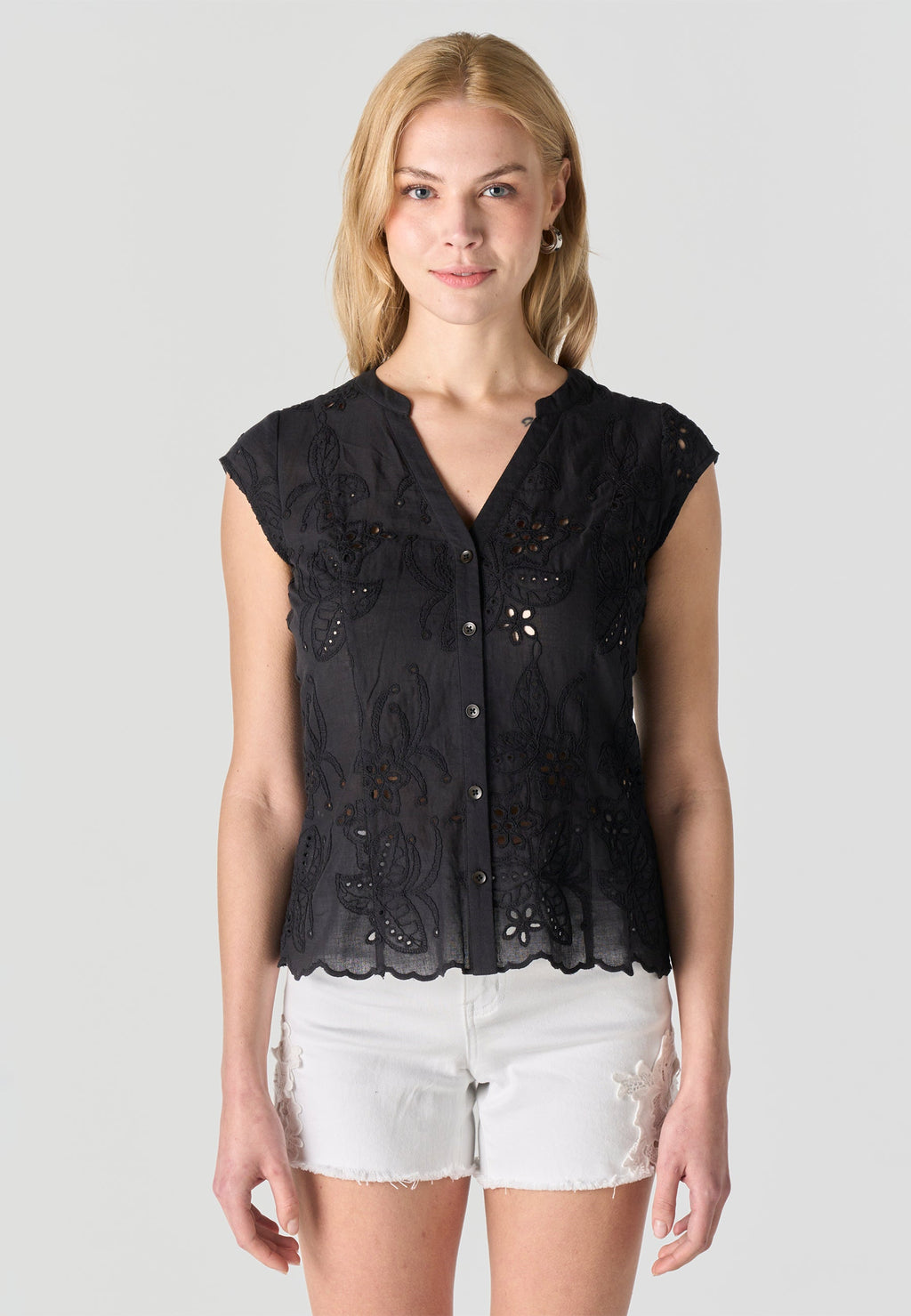 Blusa Mujer Manga Corta Bordado Inglés Cuello Pico – Koroshi 2612BL36