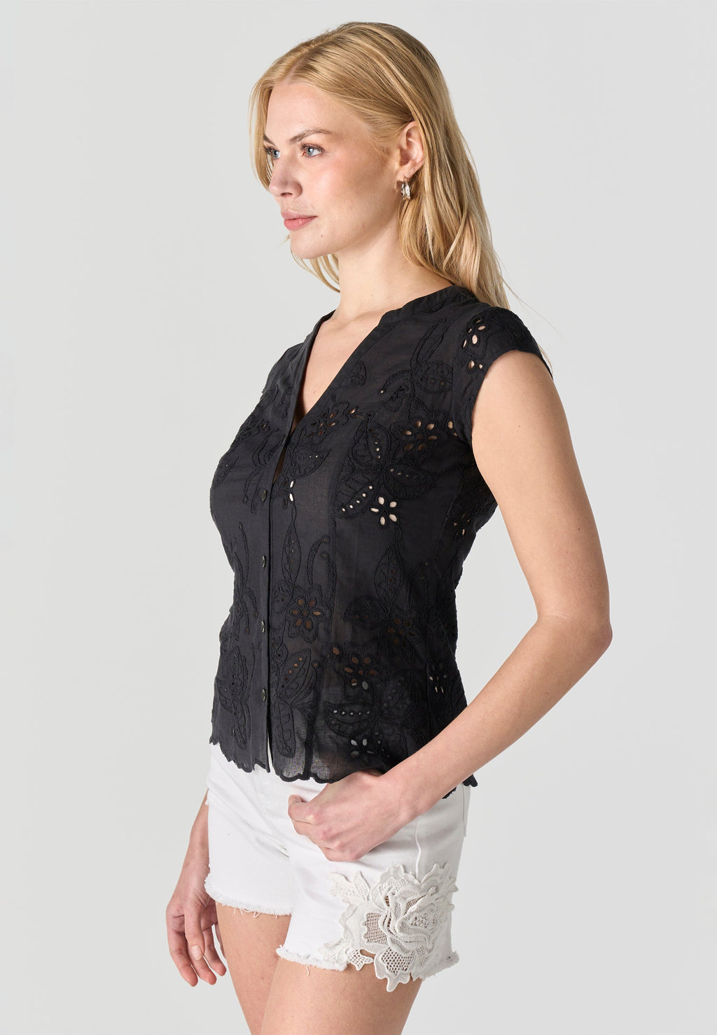 Blusa Mujer Manga Corta Bordado Inglés Cuello Pico – Koroshi 2612BL36