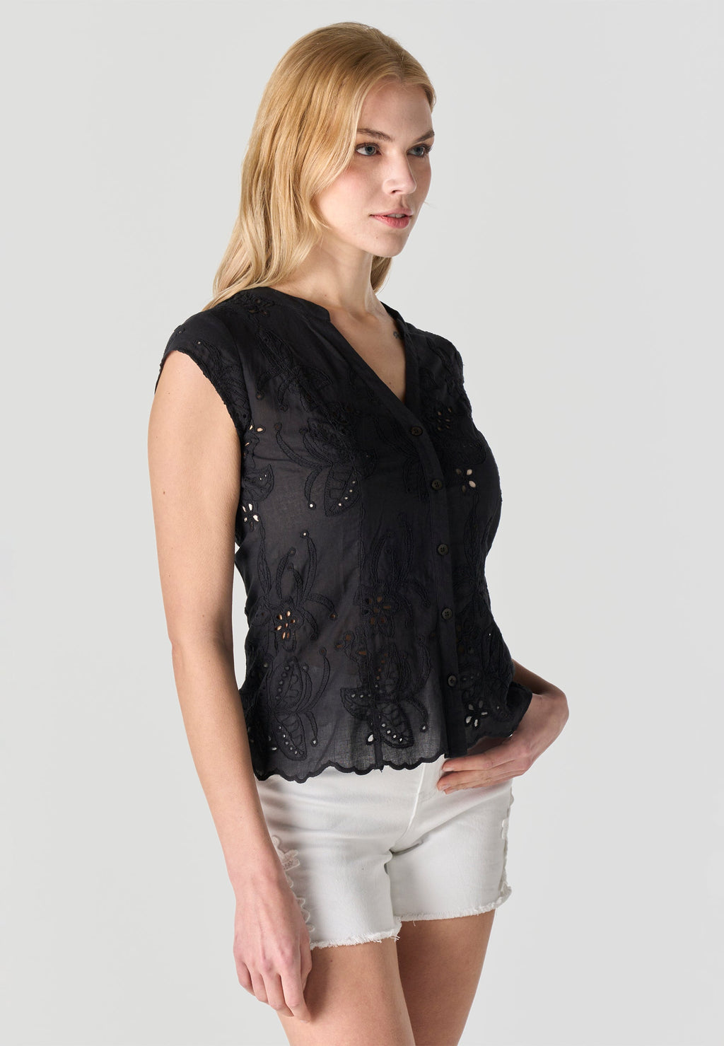 Blusa Mujer Manga Corta Bordado Inglés Cuello Pico – Koroshi 2612BL36