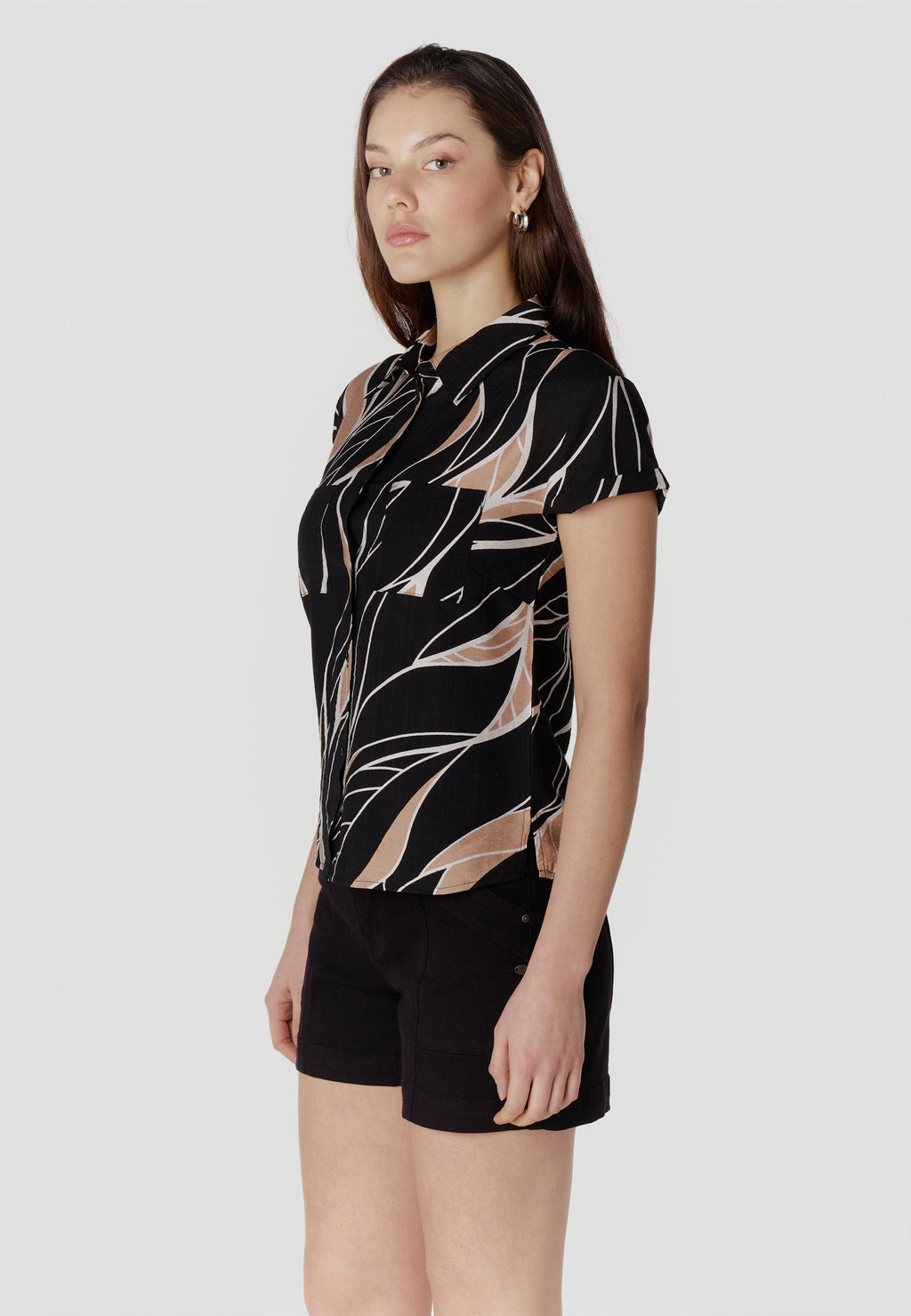 Camisa Mujer Manga Corta Estampada Cuello Camisero – Koroshi Negro