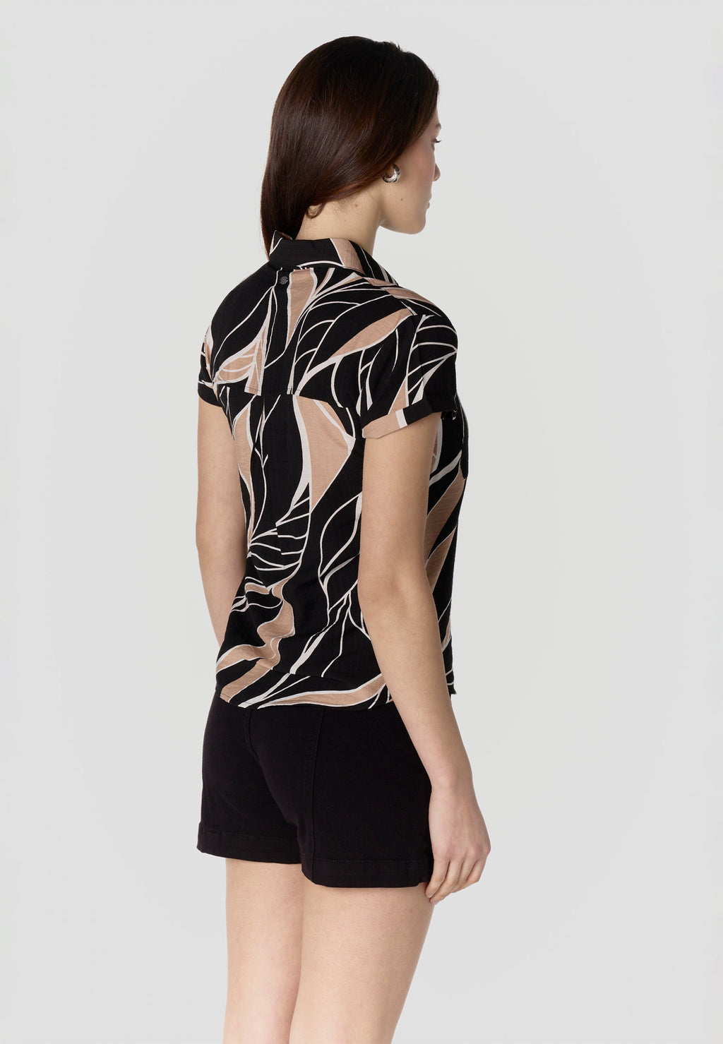 Camisa Mujer Manga Corta Estampada Cuello Camisero – Koroshi Negro