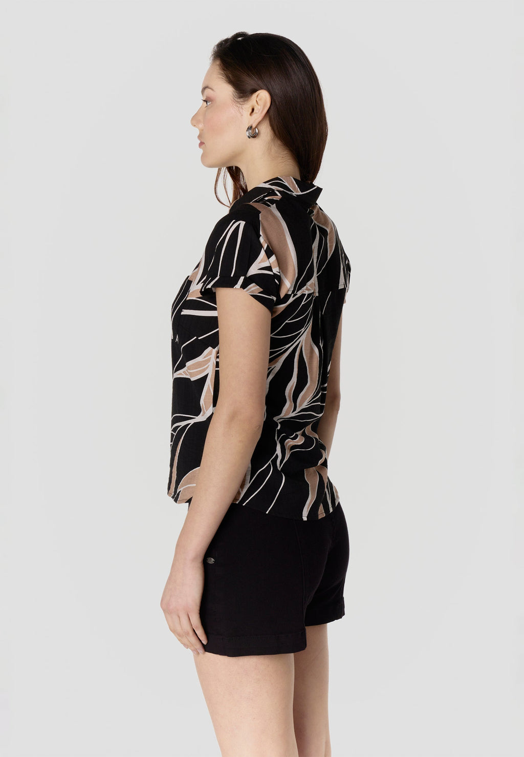 Camisa Mujer Manga Corta Estampada Cuello Camisero – Koroshi Negro