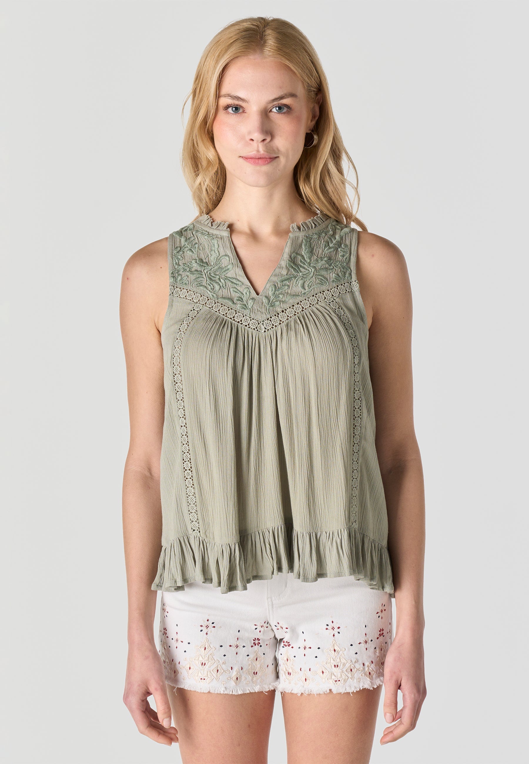 Blusa Mujer Sin Mangas Bordada Cuello Pico Volante – Koroshi 2612BL39