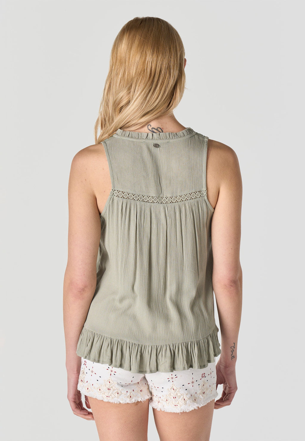 Blusa Mujer Sin Mangas Bordada Cuello Pico Volante – Koroshi 2612BL39