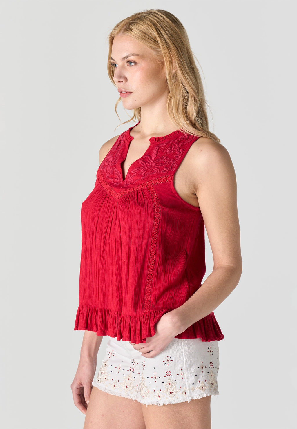 Blusa Mujer Sin Mangas Bordada Cuello Pico Volante – Koroshi 2612BL39