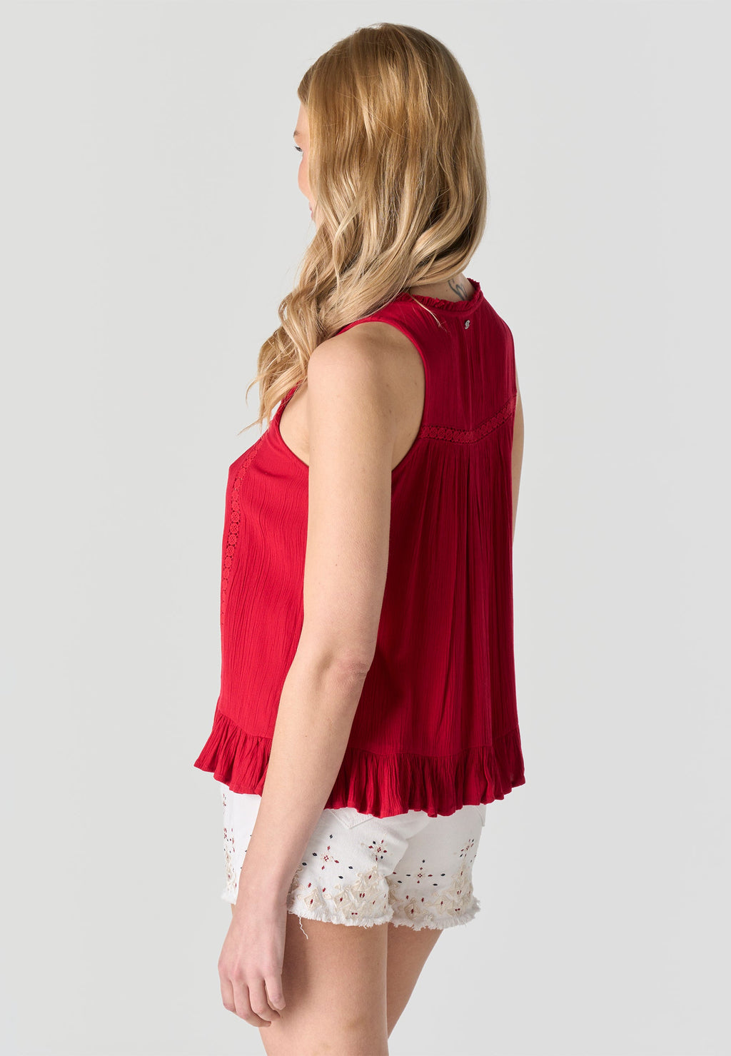 Blusa Mujer Sin Mangas Bordada Cuello Pico Volante – Koroshi 2612BL39